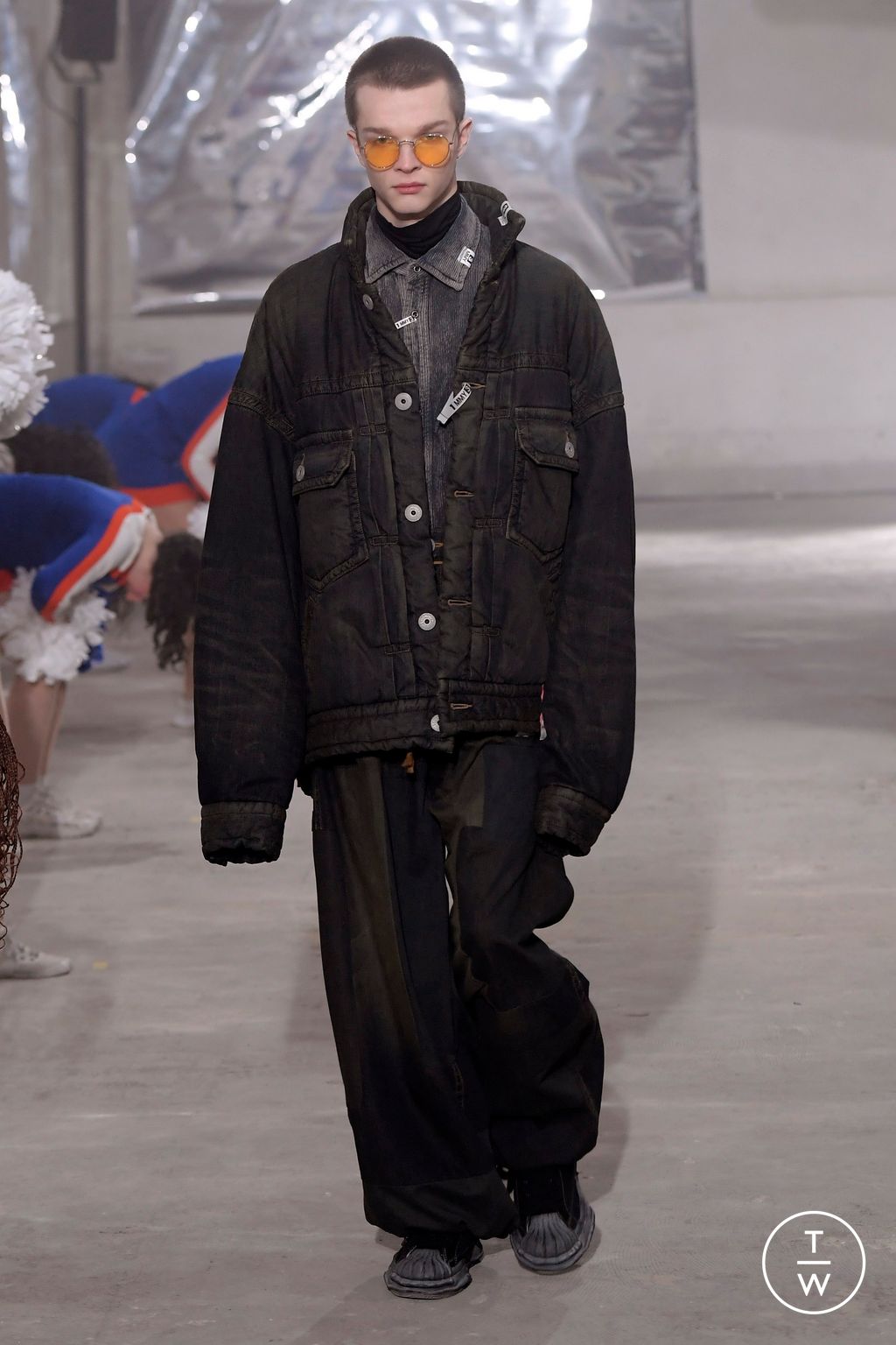 Fashion Week Paris Fall/Winter 2024 look 22 de la collection Maison Mihara Yasuhiro menswear