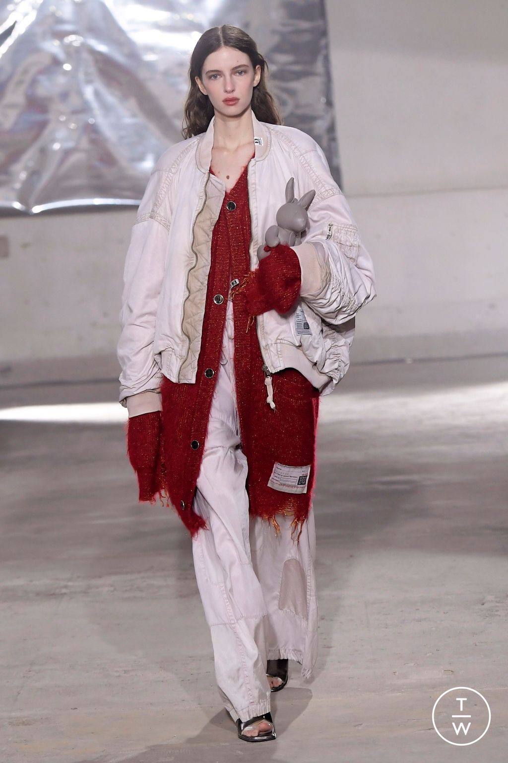 Fashion Week Paris Fall/Winter 2024 look 29 from the Maison Mihara Yasuhiro collection menswear