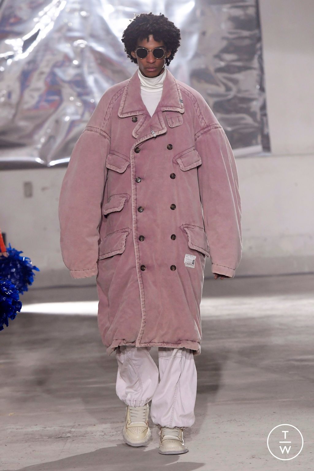 Fashion Week Paris Fall/Winter 2024 look 30 from the Maison Mihara Yasuhiro collection menswear