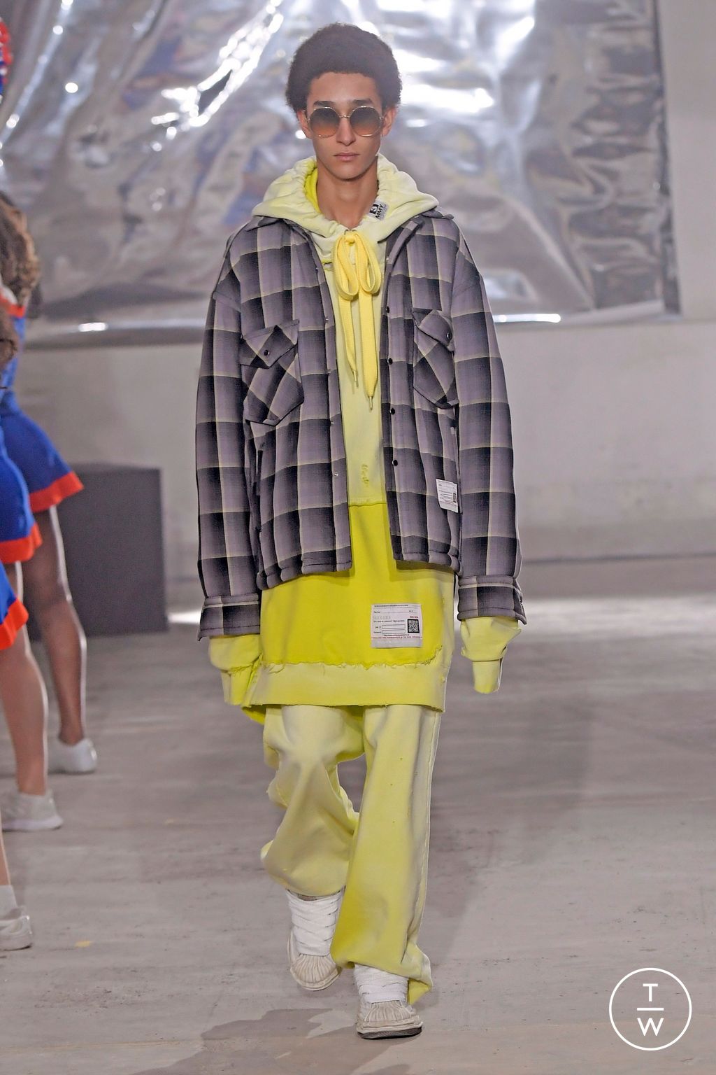 Fashion Week Paris Fall/Winter 2024 look 32 de la collection Maison Mihara Yasuhiro menswear