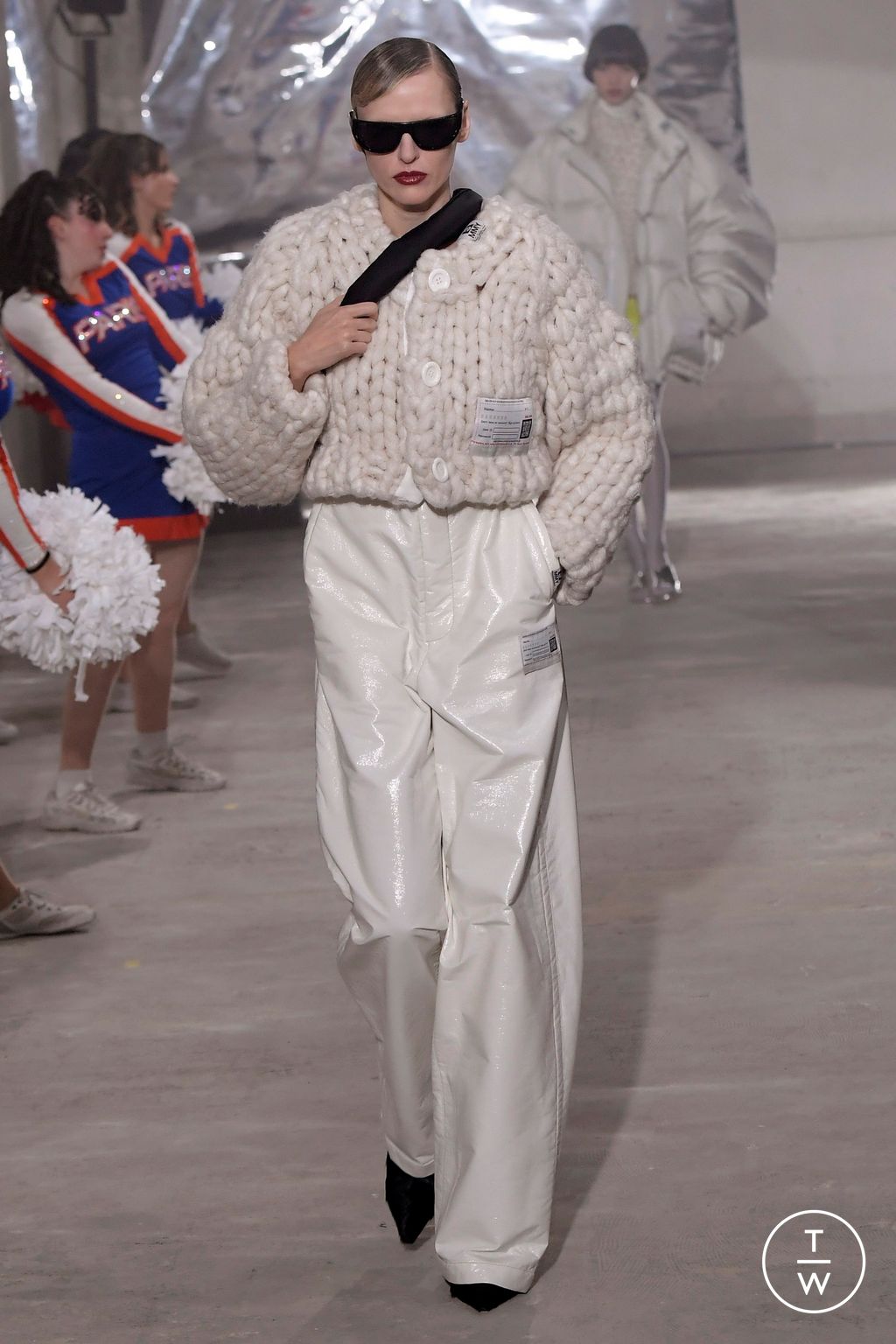 Fashion Week Paris Fall/Winter 2024 look 34 de la collection Maison Mihara Yasuhiro menswear