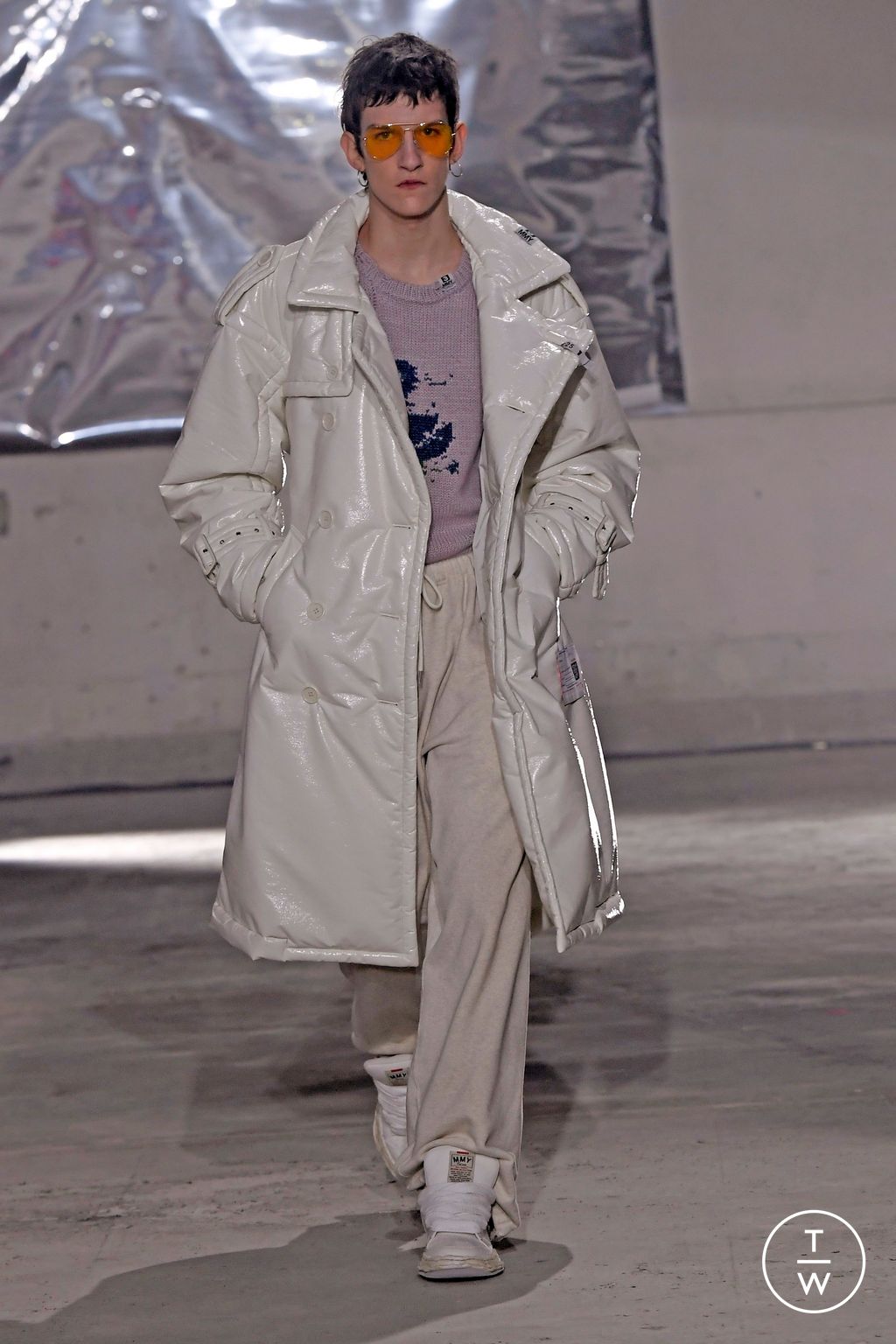 Fashion Week Paris Fall/Winter 2024 look 36 de la collection Maison Mihara Yasuhiro menswear