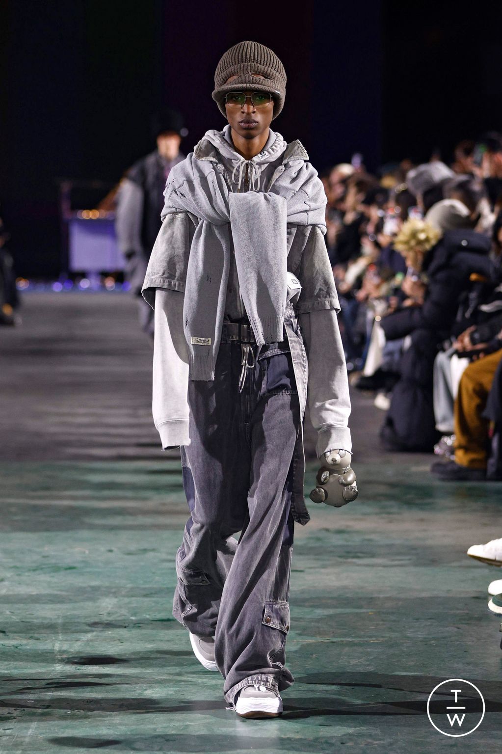Fashion Week Paris Fall/Winter 2025 look 1 from the Maison Mihara Yasuhiro collection menswear