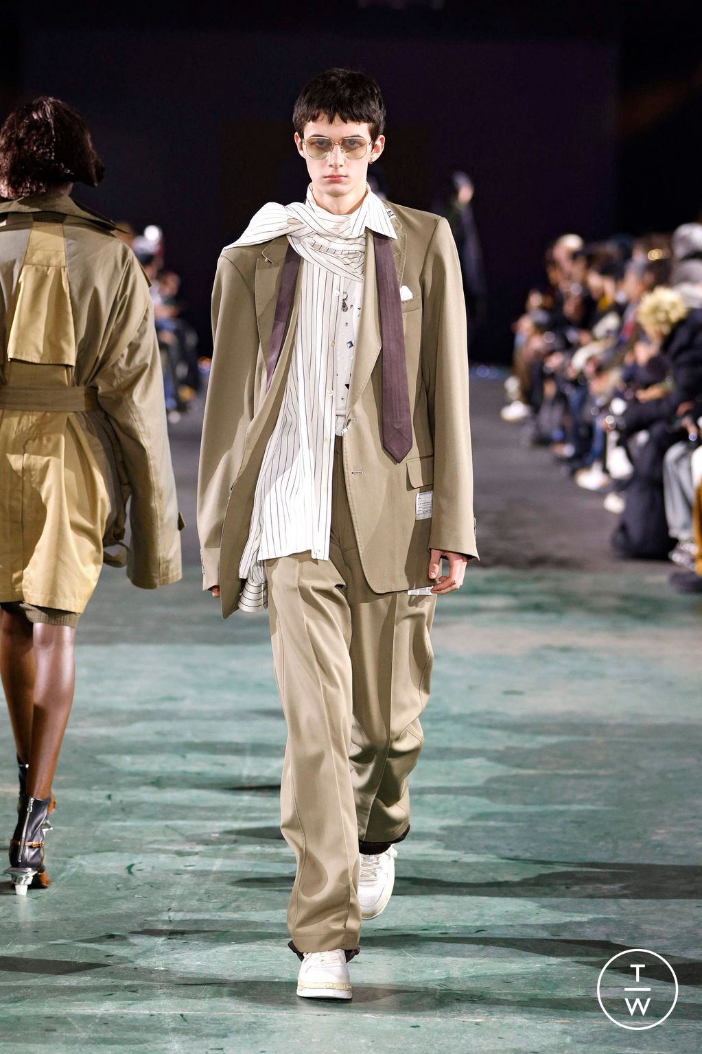 Fashion Week Paris Fall/Winter 2025 look 13 from the Maison Mihara Yasuhiro collection 男装
