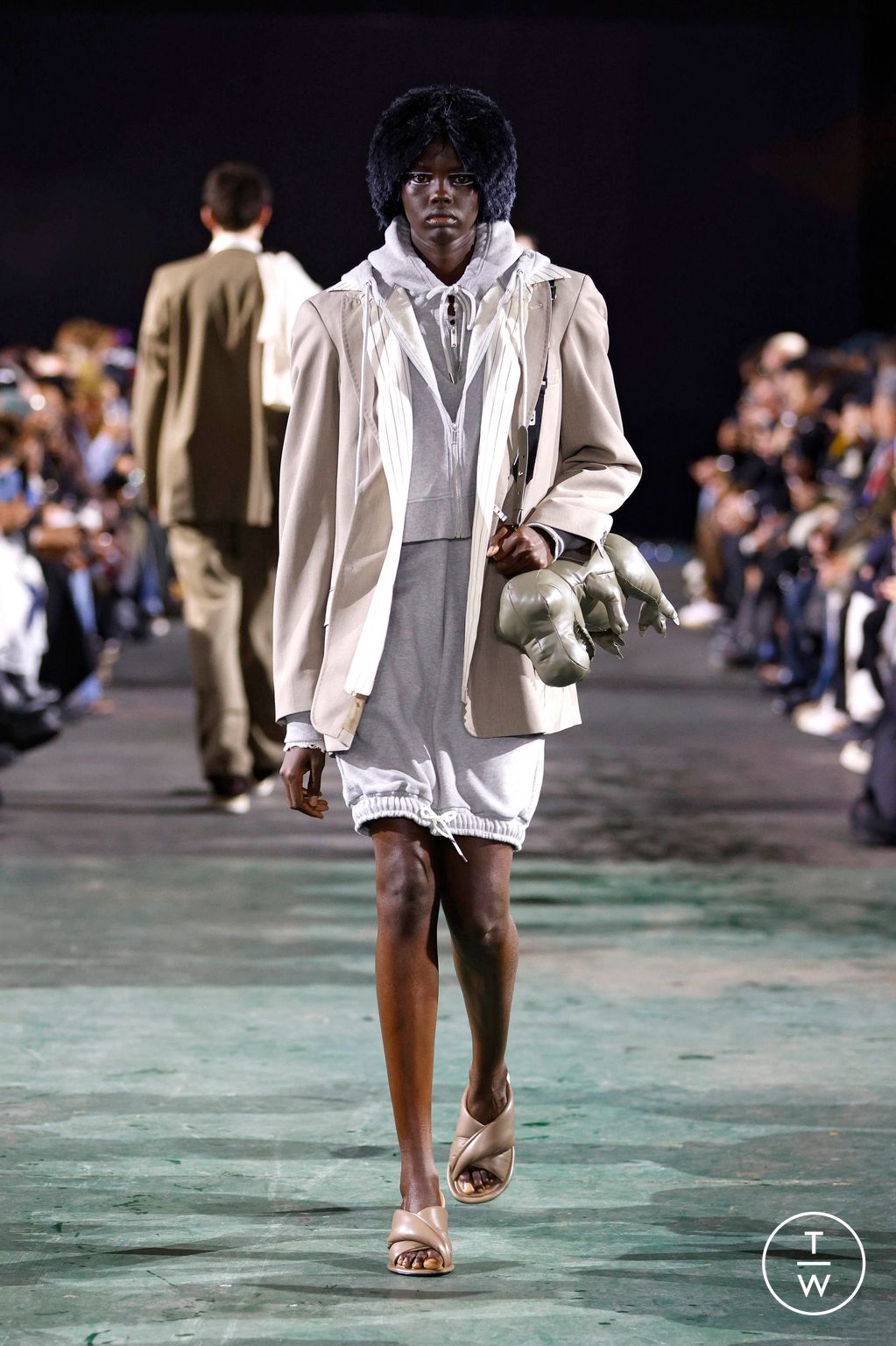 Fashion Week Paris Fall/Winter 2025 look 14 de la collection Maison Mihara Yasuhiro menswear