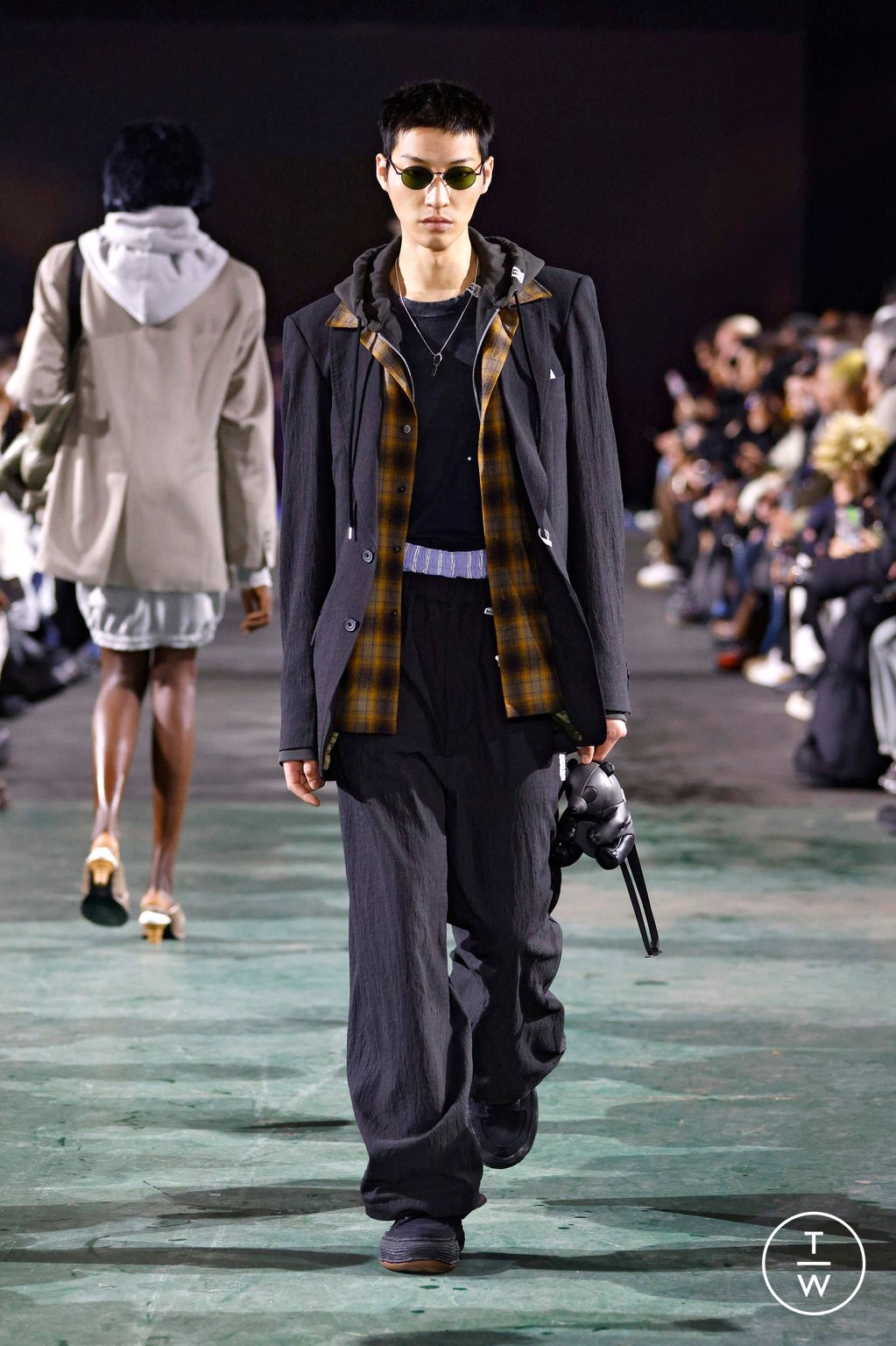 Fashion Week Paris Fall/Winter 2025 look 15 de la collection Maison Mihara Yasuhiro menswear