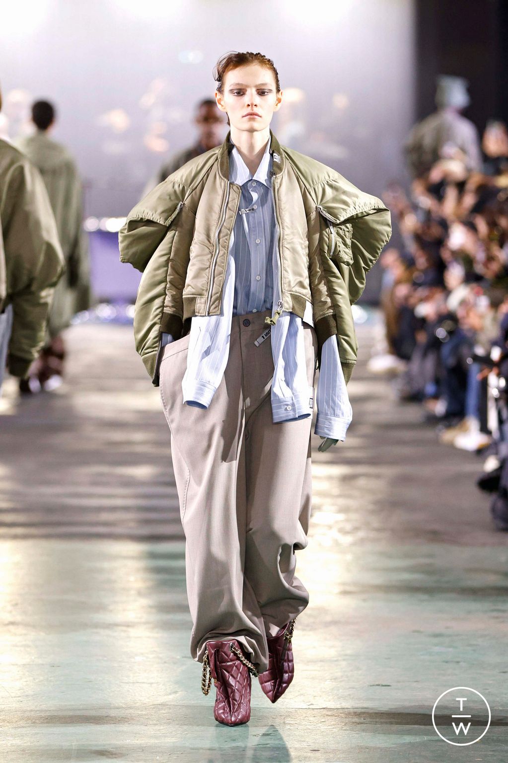 Fashion Week Paris Fall/Winter 2025 look 28 de la collection Maison Mihara Yasuhiro menswear