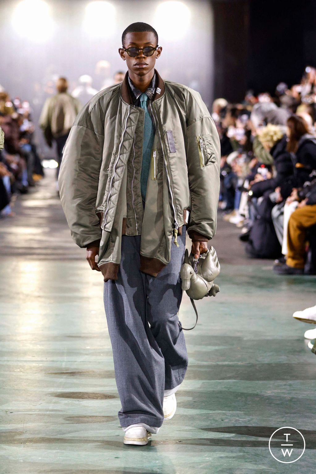 Fashion Week Paris Fall/Winter 2025 look 29 de la collection Maison Mihara Yasuhiro menswear