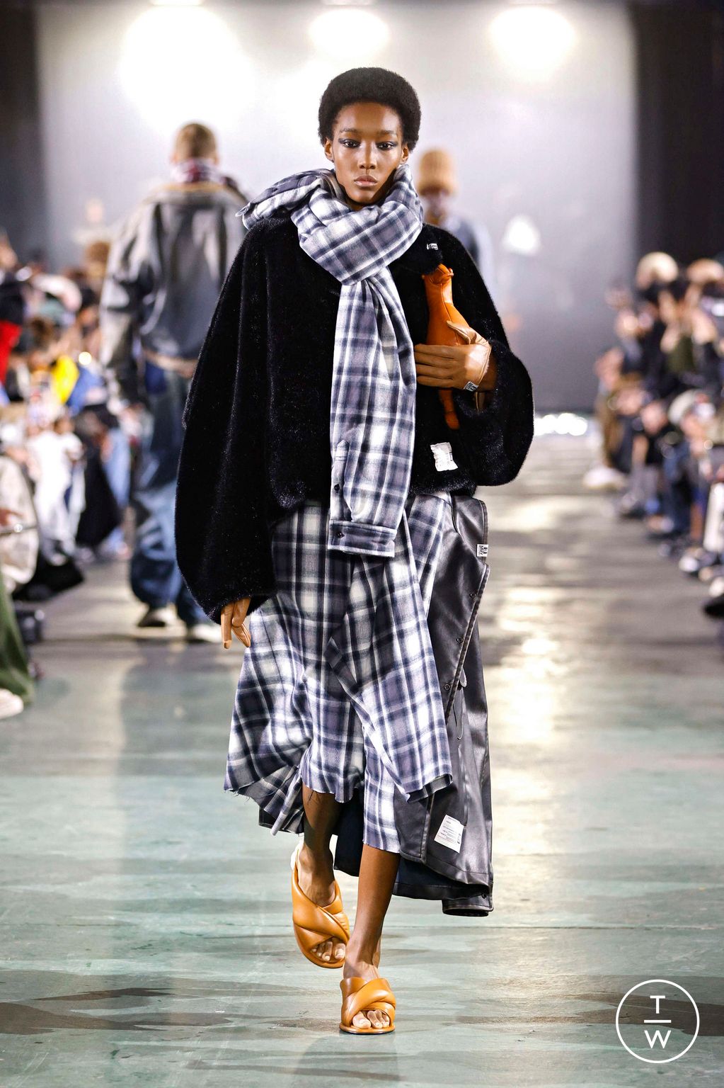 Fashion Week Paris Fall/Winter 2025 look 32 de la collection Maison Mihara Yasuhiro menswear