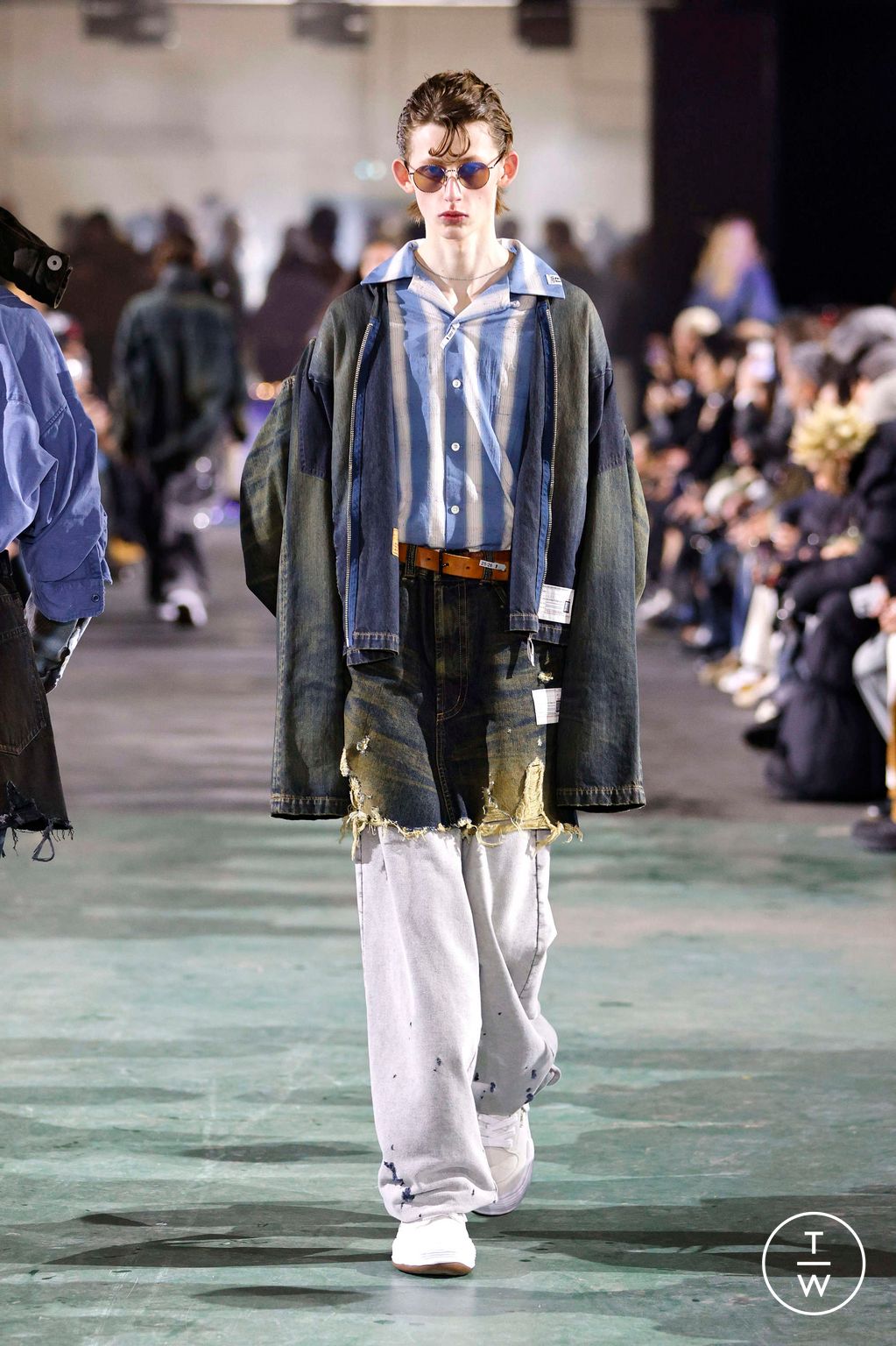 Fashion Week Paris Fall/Winter 2025 look 37 from the Maison Mihara Yasuhiro collection menswear