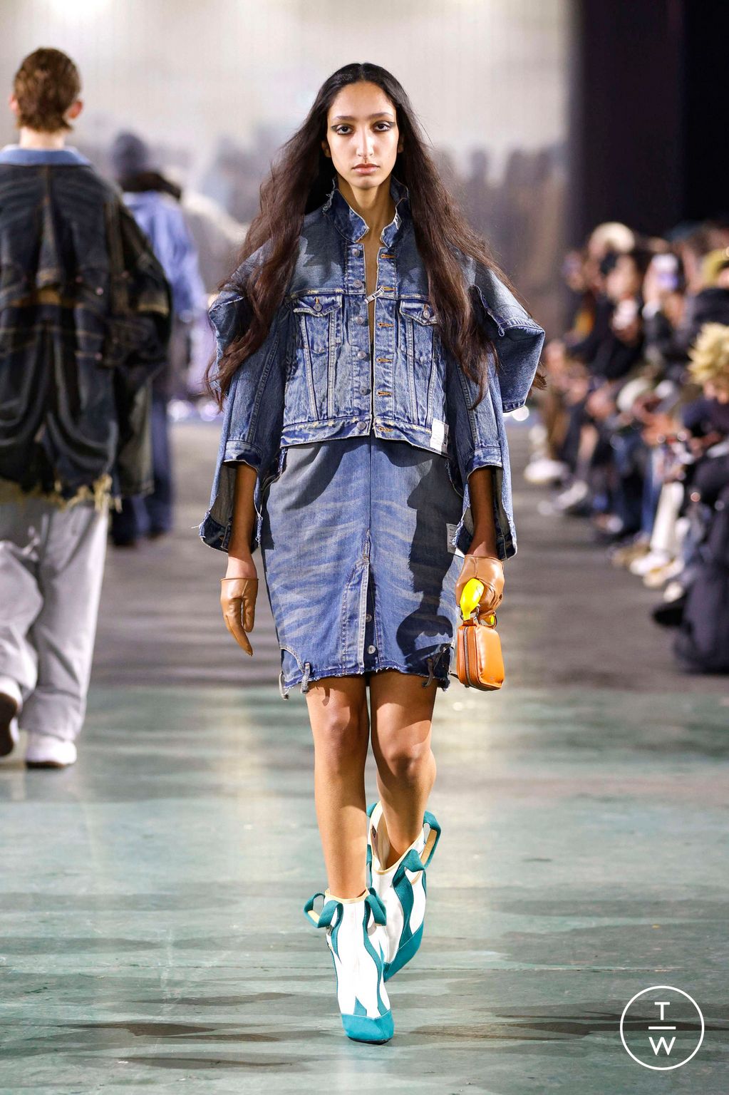 Fashion Week Paris Fall/Winter 2025 look 38 de la collection Maison Mihara Yasuhiro menswear