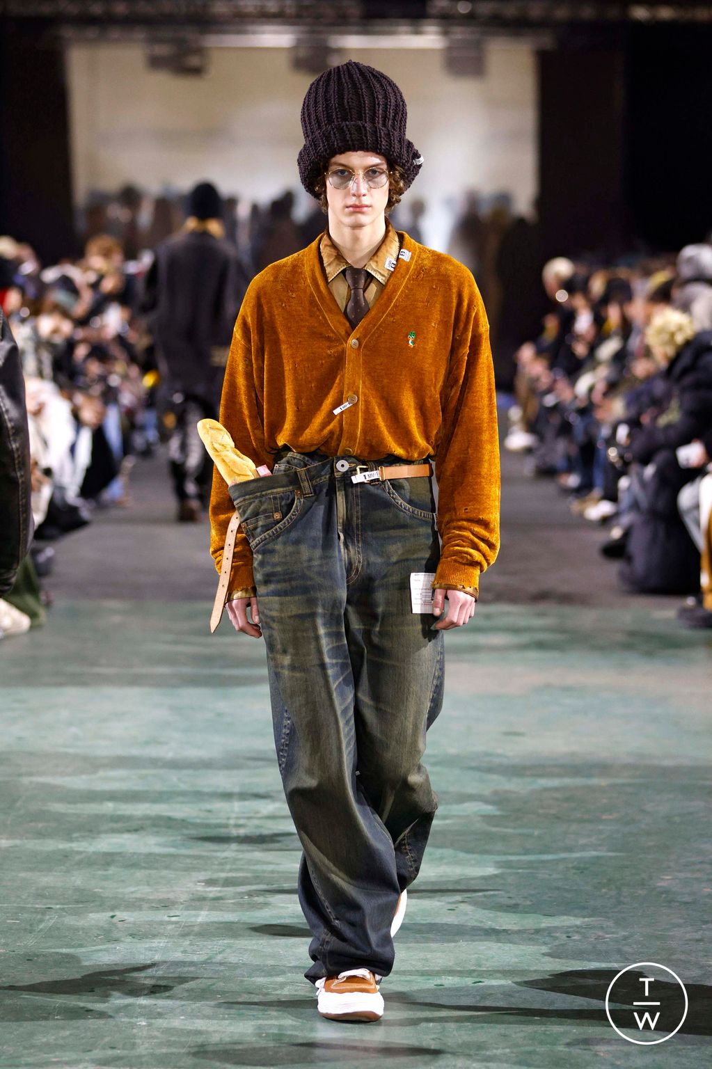 Fashion Week Paris Fall/Winter 2025 look 41 de la collection Maison Mihara Yasuhiro menswear