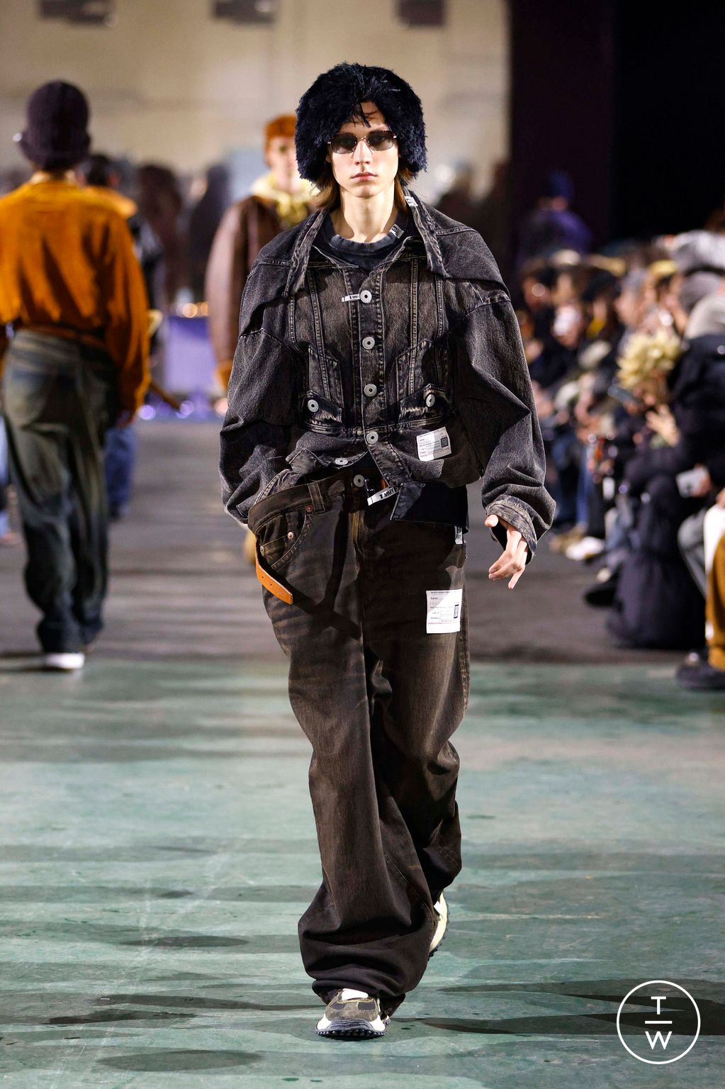 Fashion Week Paris Fall/Winter 2025 look 42 de la collection Maison Mihara Yasuhiro menswear