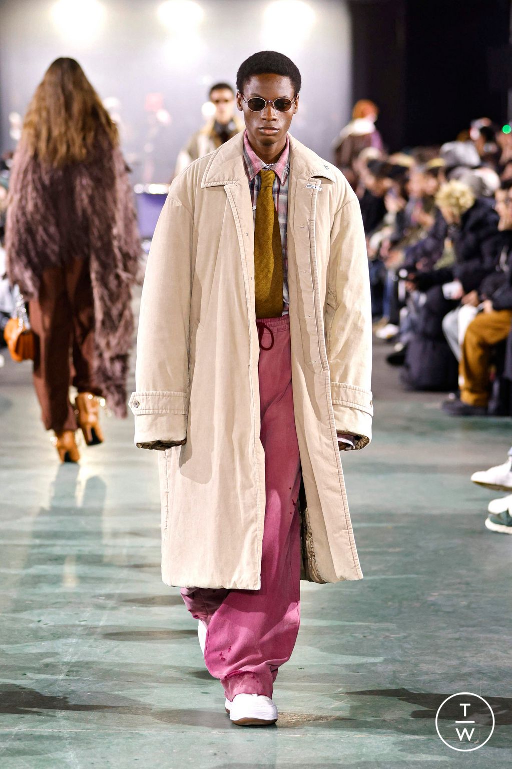 Fashion Week Paris Fall/Winter 2025 look 45 from the Maison Mihara Yasuhiro collection 男装