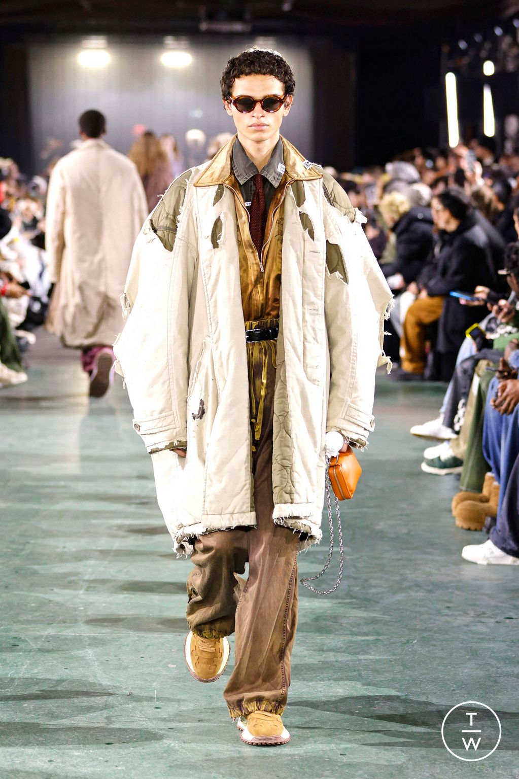 Fashion Week Paris Fall/Winter 2025 look 46 from the Maison Mihara Yasuhiro collection 男装