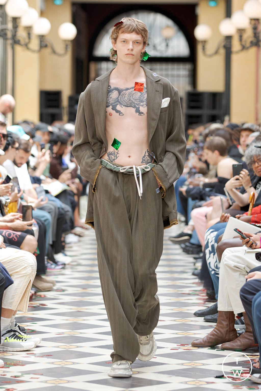 Fashion Week Paris Spring/Summer 2023 look 2 from the Maison Mihara Yasuhiro collection menswear