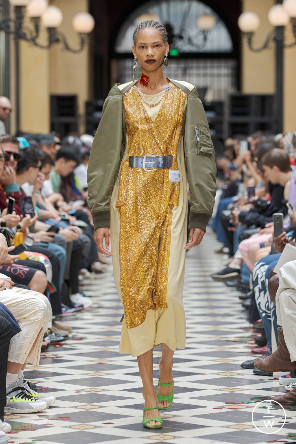 Fashion Week Paris Spring/Summer 2023 look 23 de la collection Maison Mihara Yasuhiro menswear