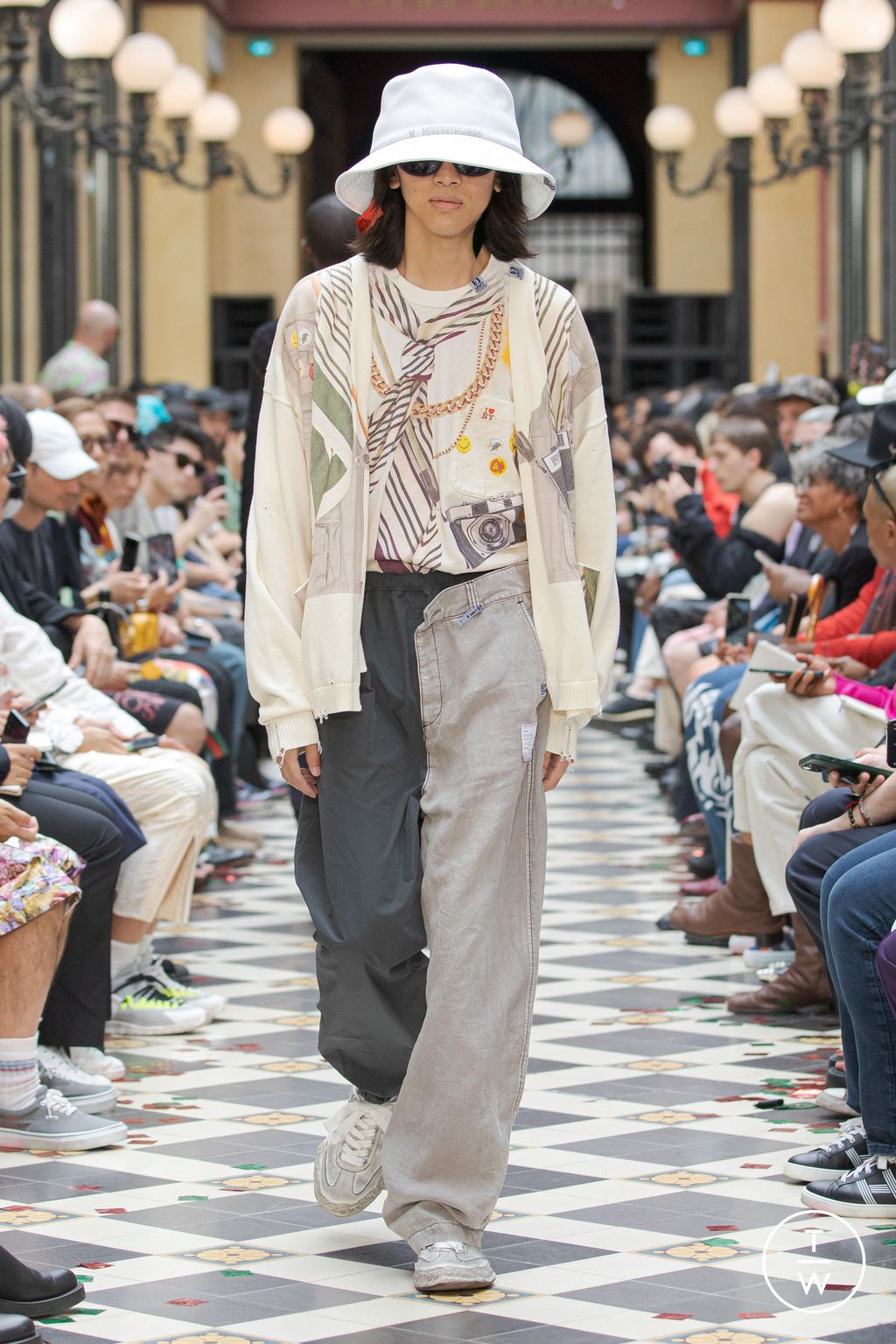 Fashion Week Paris Spring/Summer 2023 look 27 from the Maison Mihara Yasuhiro collection menswear