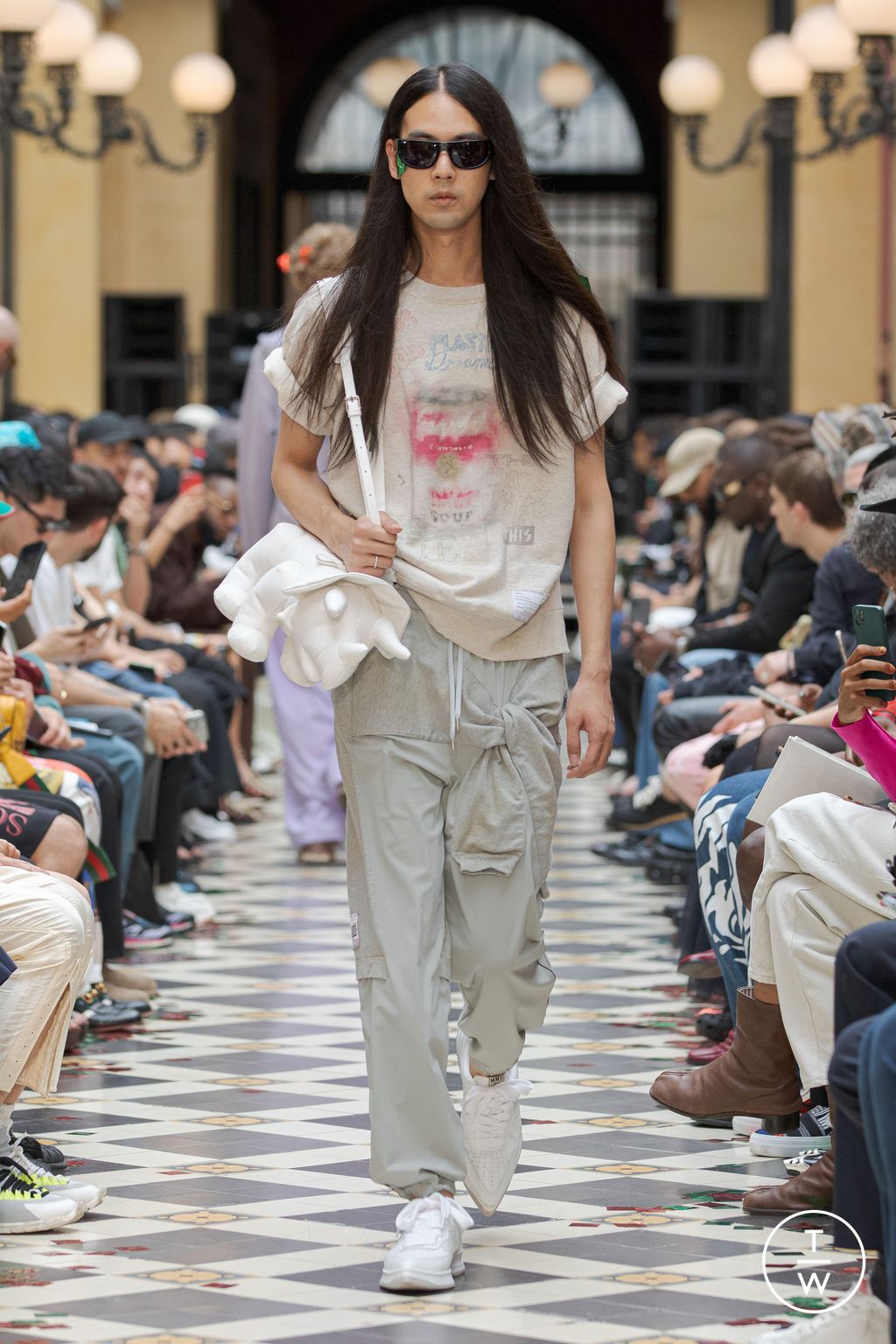 Fashion Week Paris Spring/Summer 2023 look 46 de la collection Maison Mihara Yasuhiro menswear