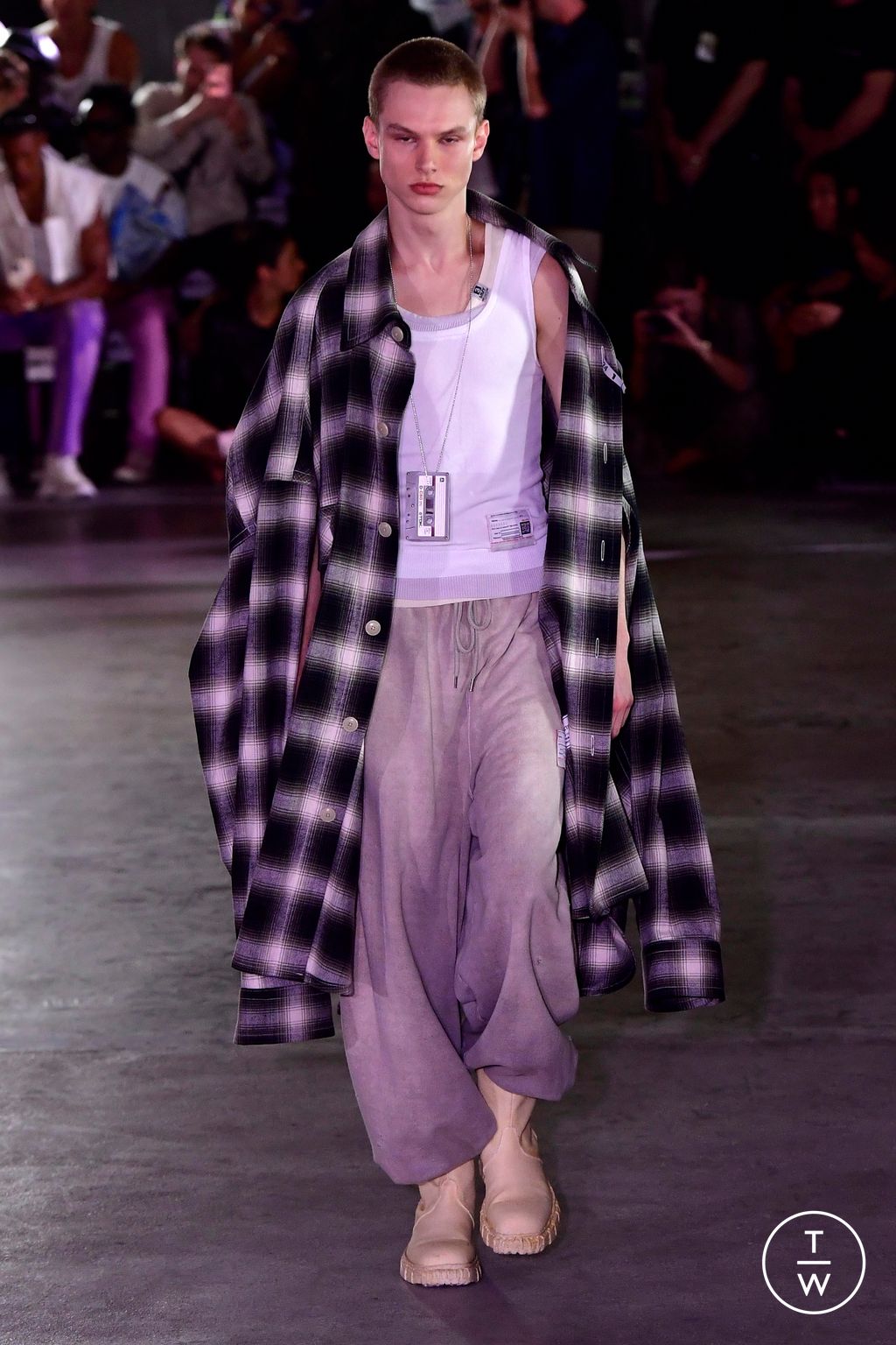Fashion Week Paris Spring/Summer 2024 look 21 from the Maison Mihara Yasuhiro collection menswear