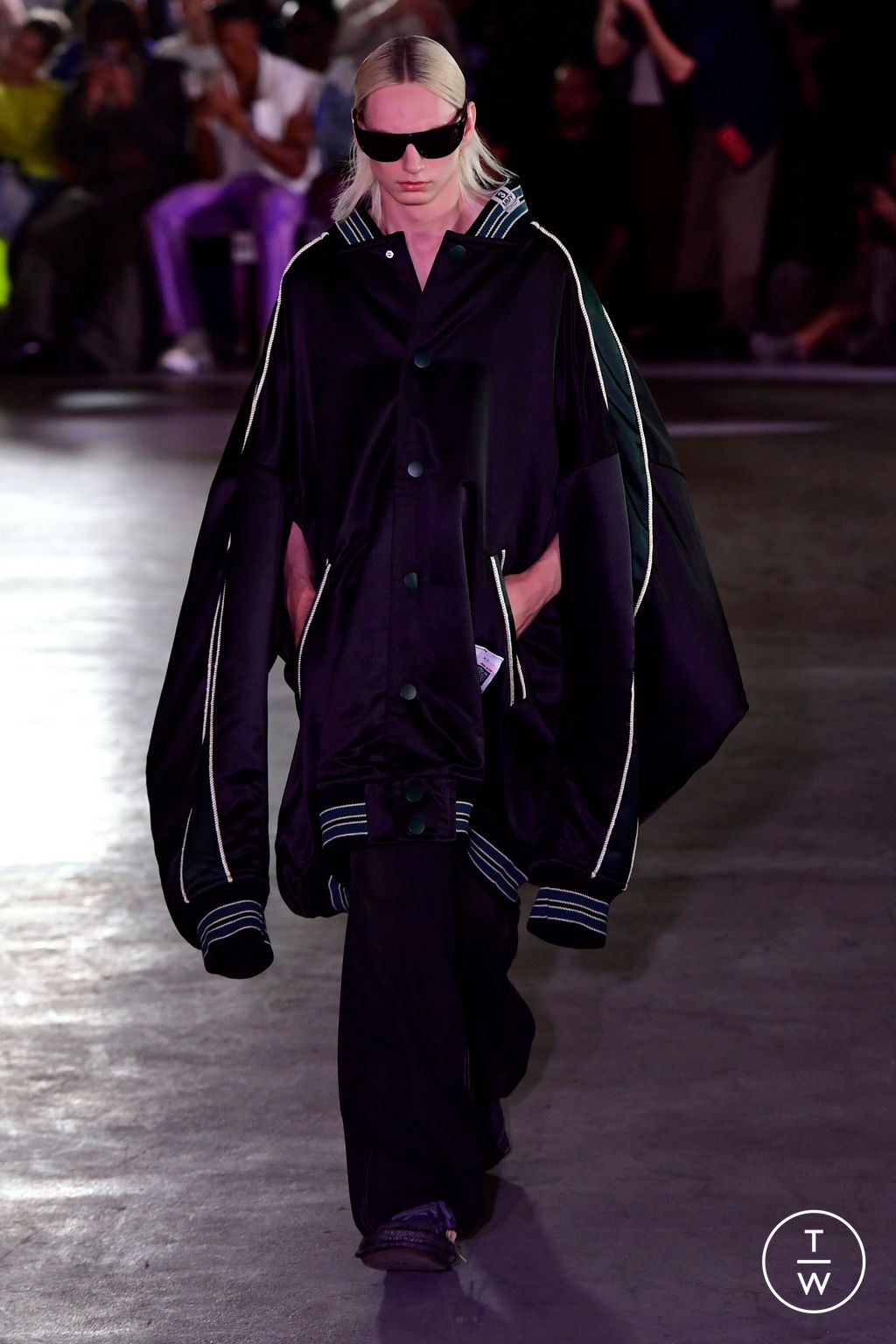 Fashion Week Paris Spring/Summer 2024 look 33 from the Maison Mihara Yasuhiro collection 男装