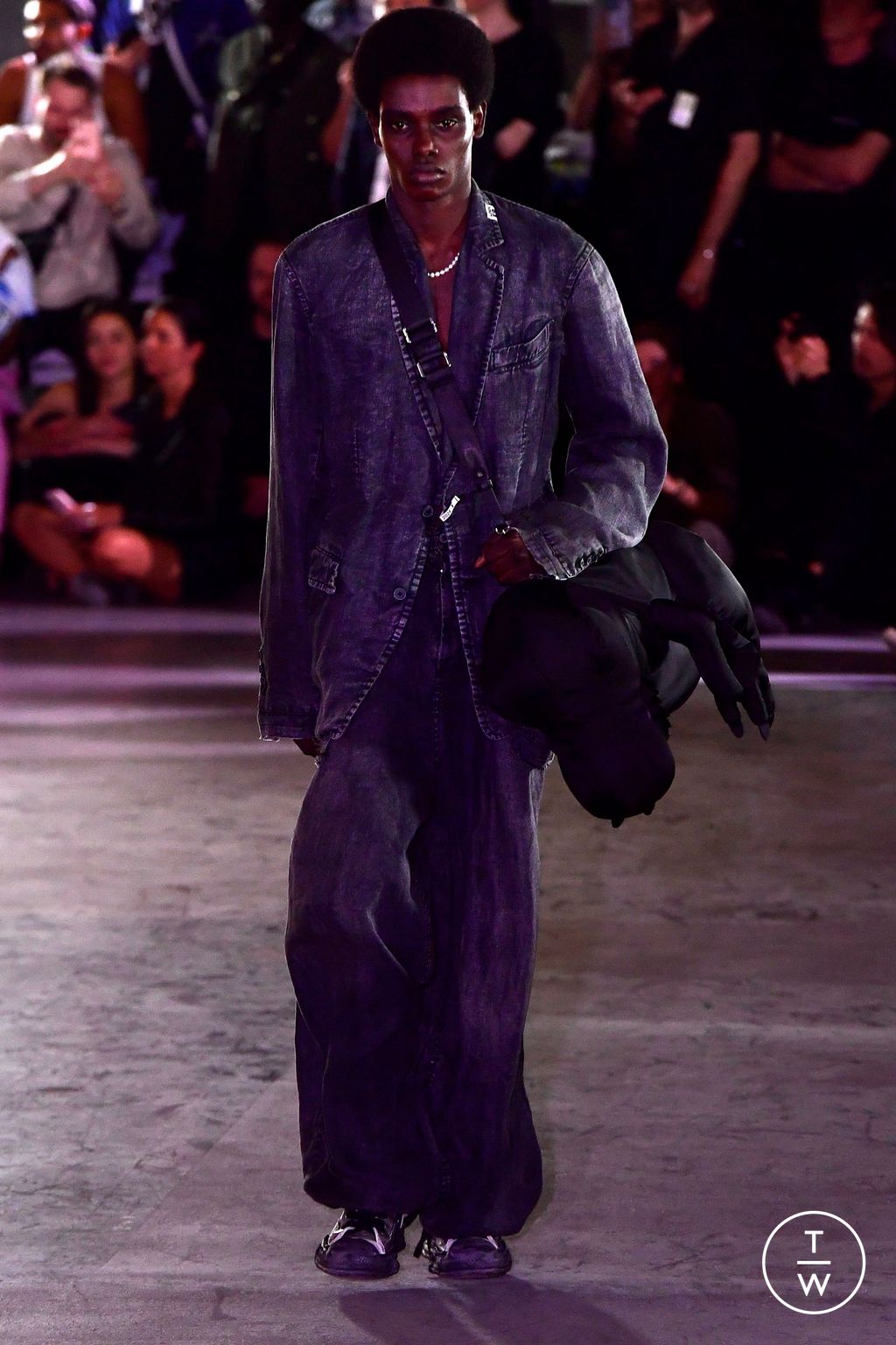 Fashion Week Paris Spring/Summer 2024 look 48 from the Maison Mihara Yasuhiro collection 男装