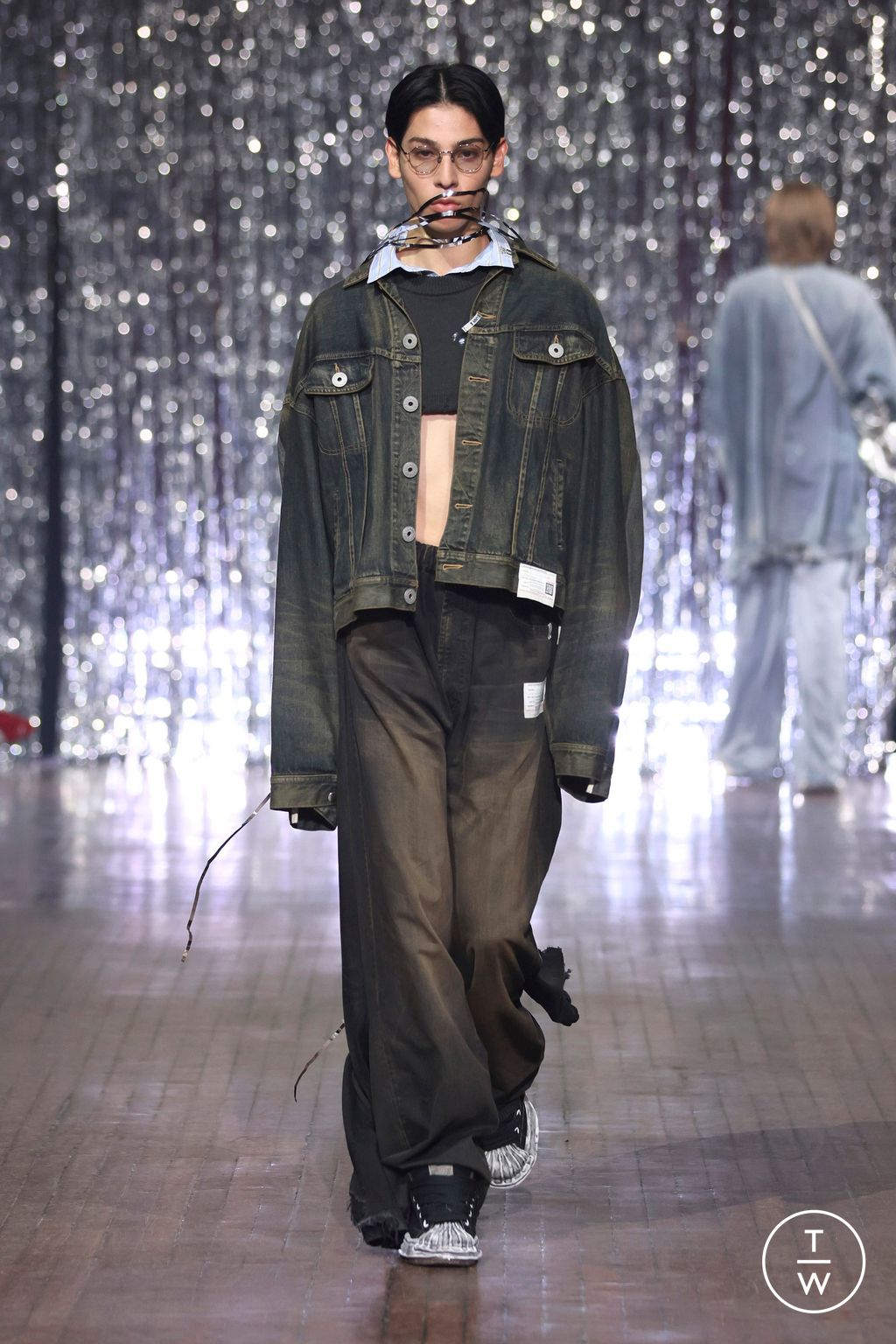 Fashion Week Paris Spring-Summer 2025 look 24 de la collection Maison Mihara Yasuhiro menswear