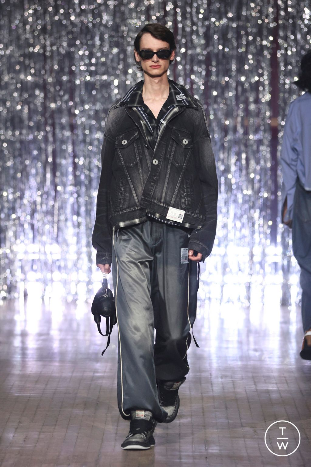 Fashion Week Paris Spring/Summer 2025 look 25 from the Maison Mihara Yasuhiro collection 男装