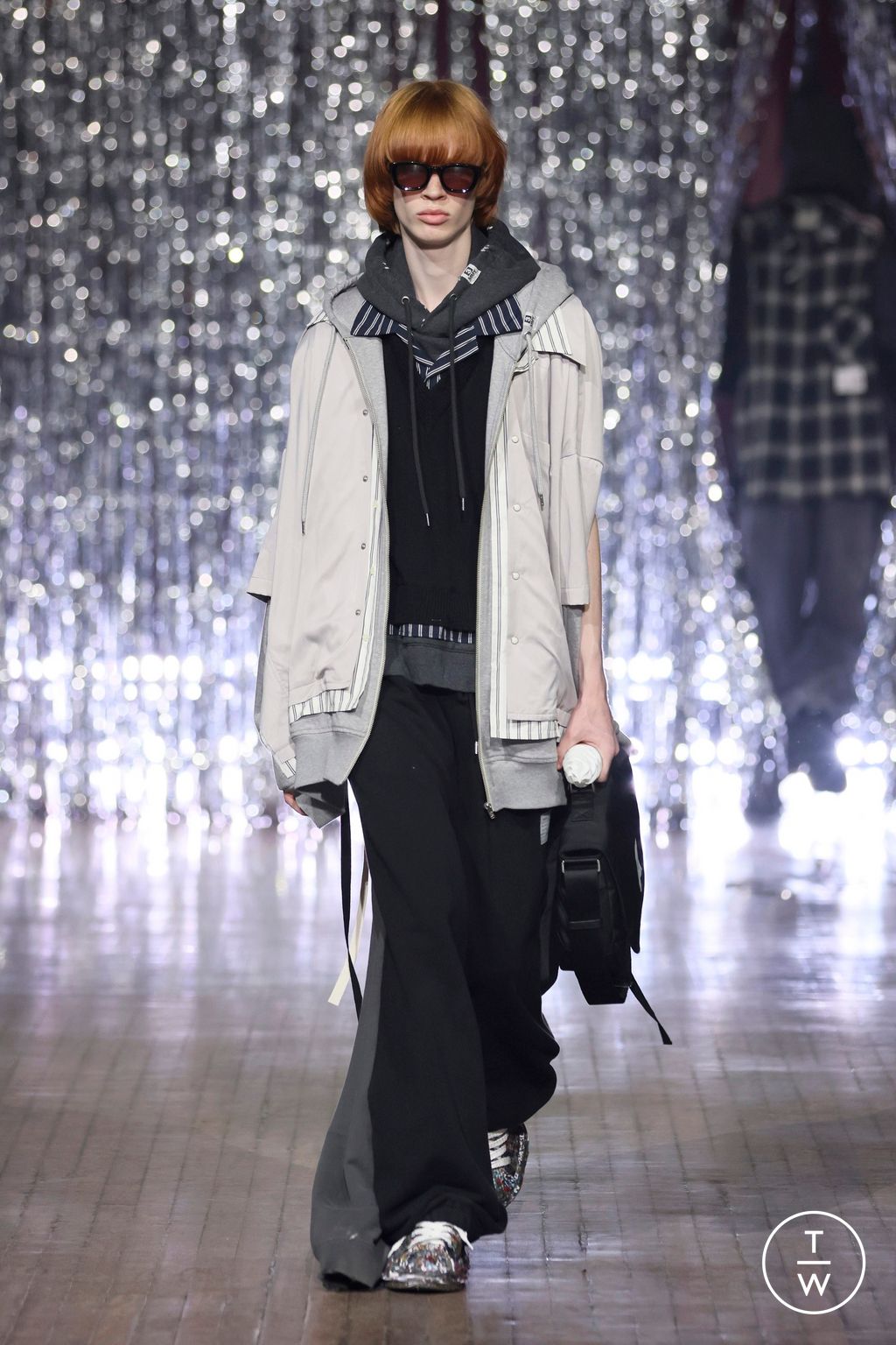 Fashion Week Paris Spring-Summer 2025 look 33 de la collection Maison Mihara Yasuhiro menswear
