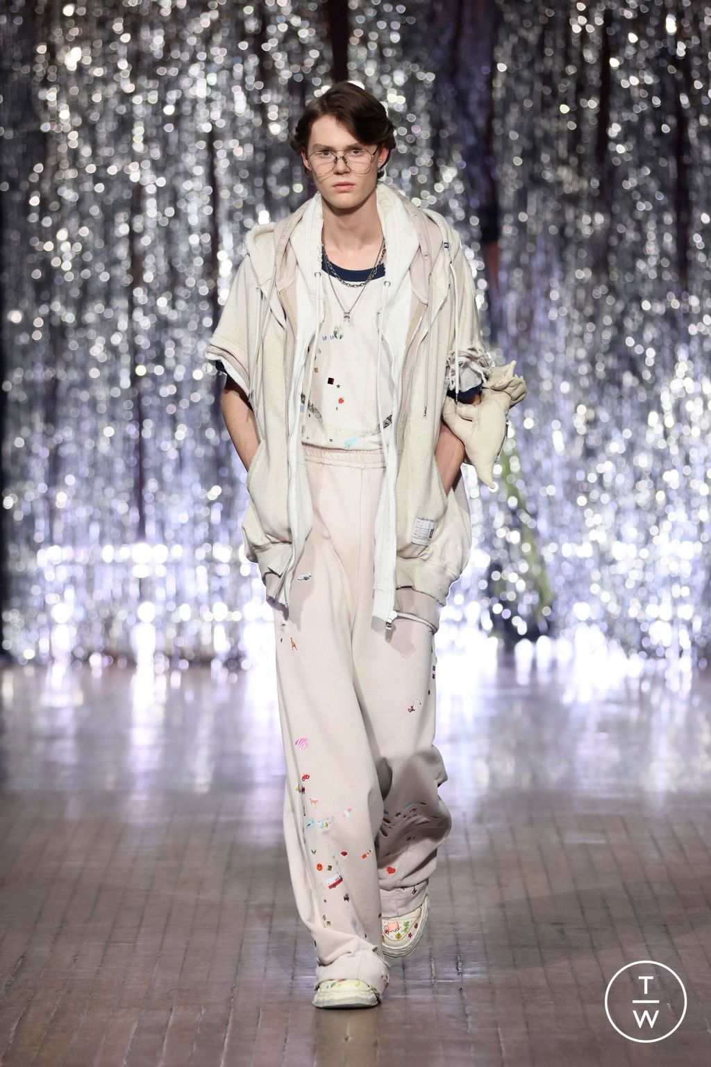 Fashion Week Paris Spring-Summer 2025 look 47 de la collection Maison Mihara Yasuhiro menswear