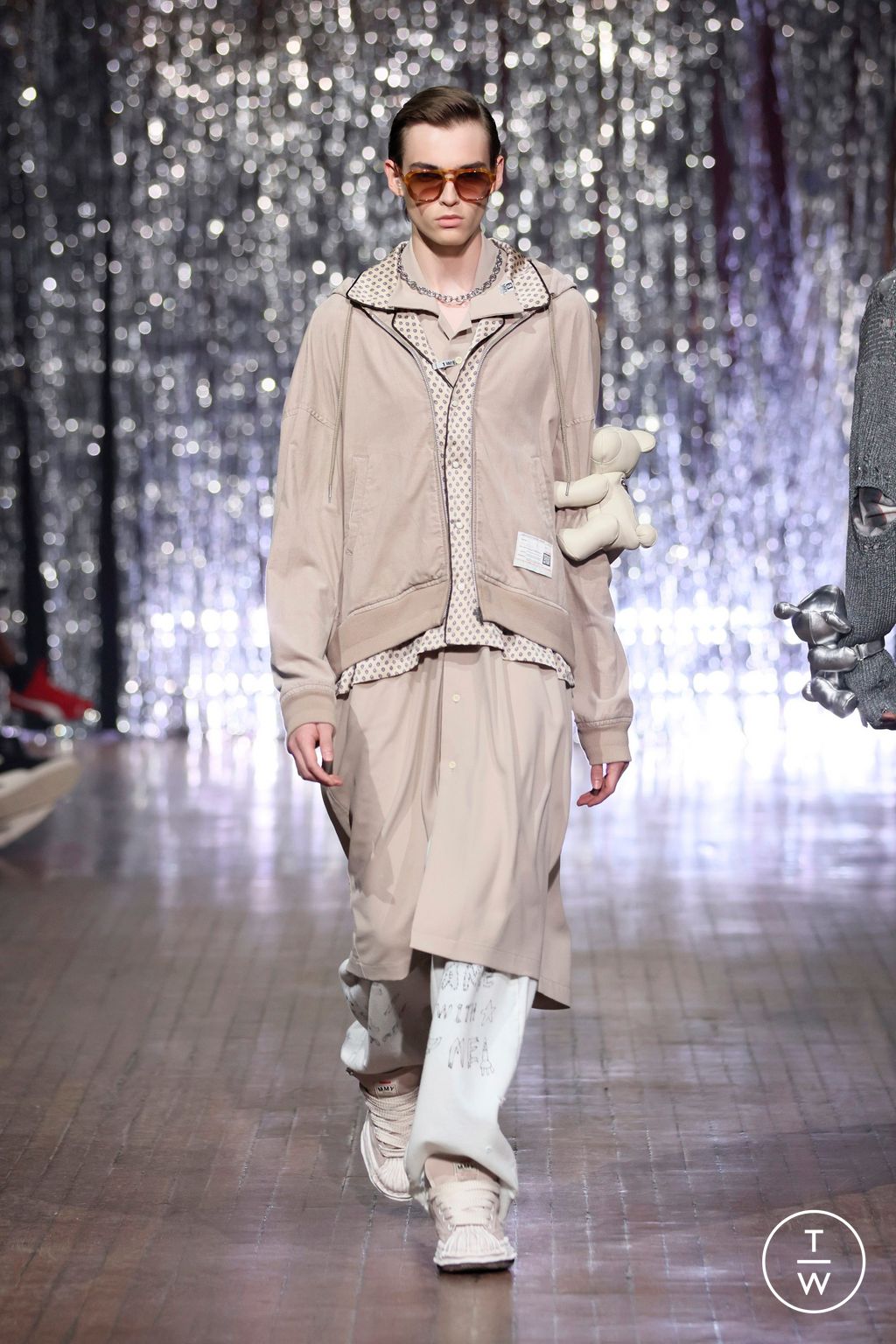 Fashion Week Paris Spring-Summer 2025 look 49 de la collection Maison Mihara Yasuhiro menswear