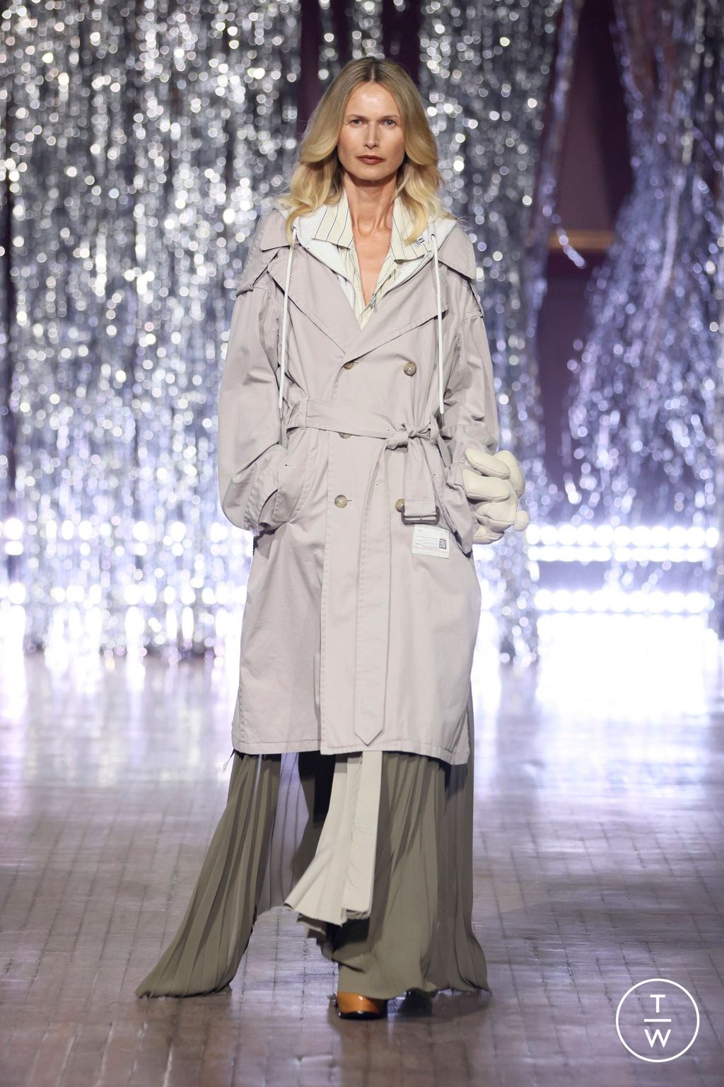 Fashion Week Paris Spring/Summer 2025 look 50 from the Maison Mihara Yasuhiro collection menswear