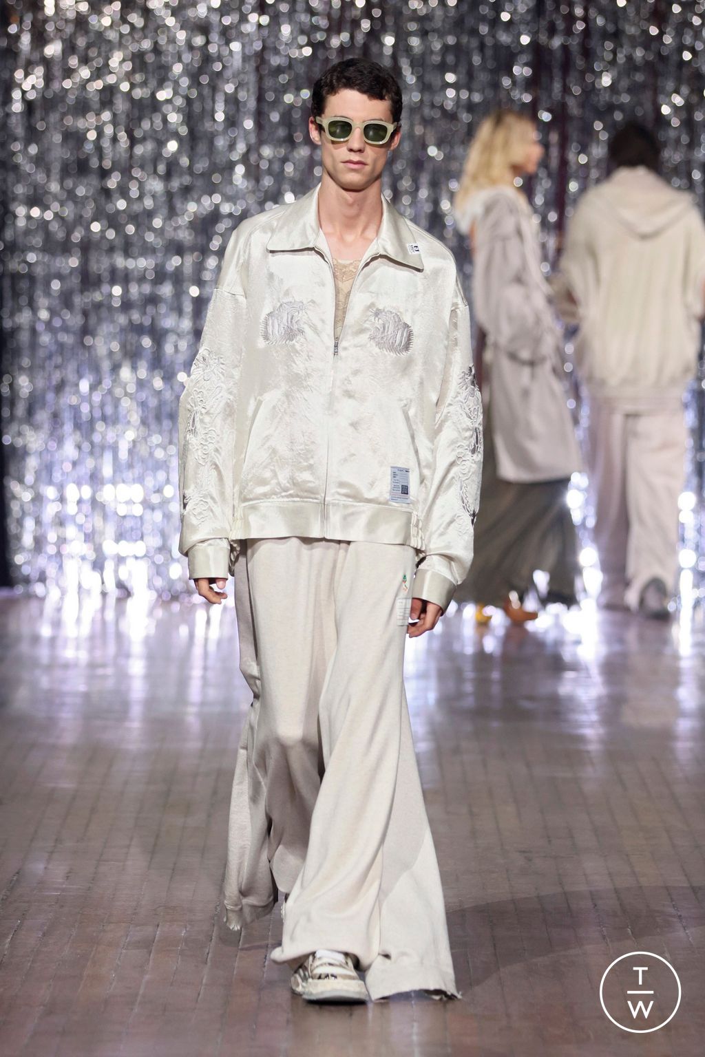 Fashion Week Paris Spring/Summer 2025 look 52 from the Maison Mihara Yasuhiro collection menswear