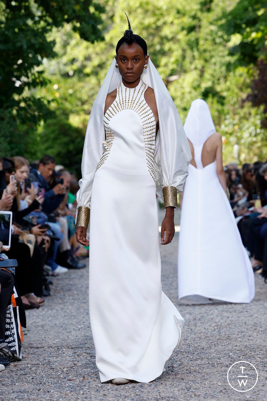 Fashion Week Paris Fall/Winter 2023 look 2 from the Maison Sara Chraibi collection couture