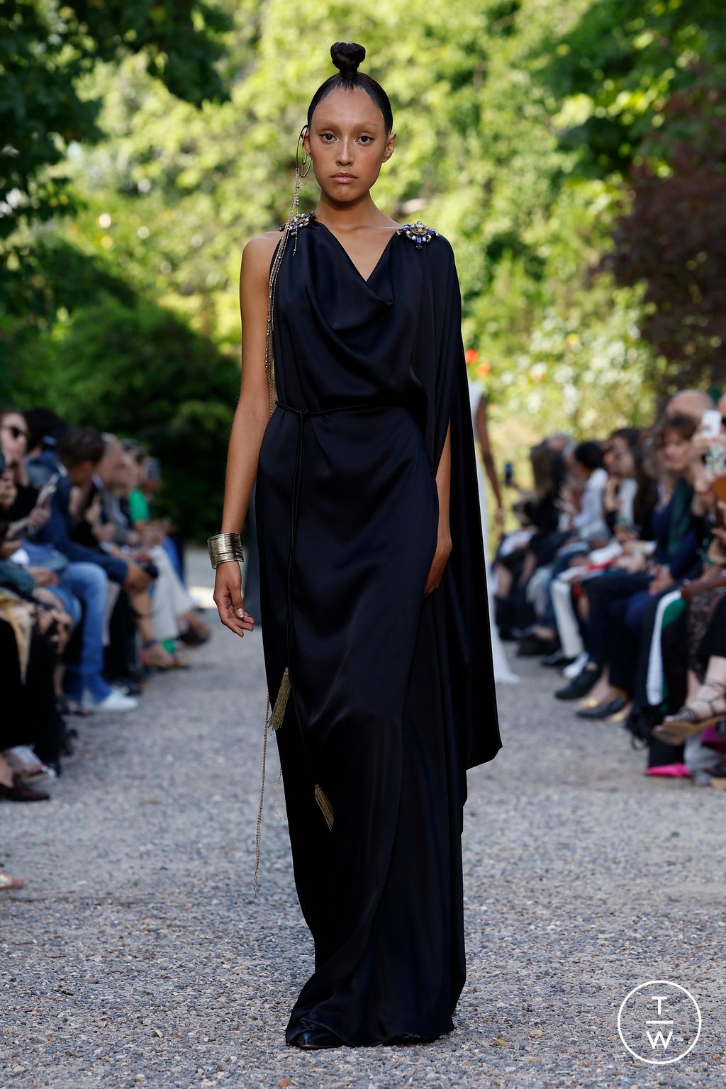 Fashion Week Paris Fall/Winter 2023 look 17 from the Maison Sara Chraibi collection couture