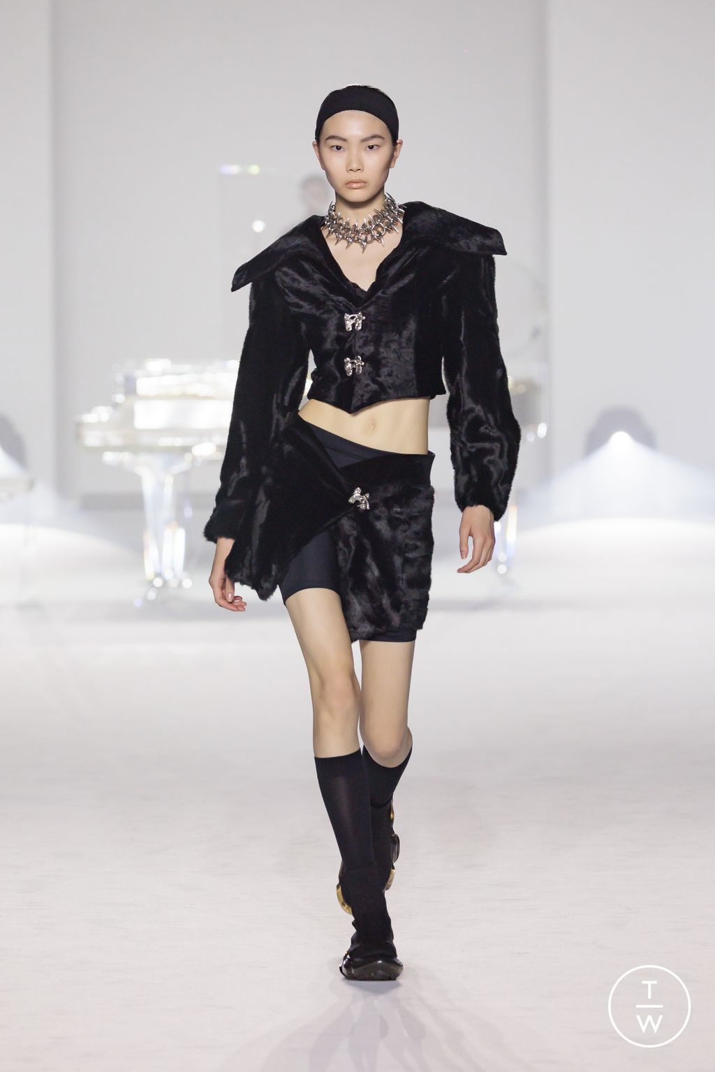 Fashion Week Milan Fall/Winter 2024 look 1 from the Maison Yoshiki Paris collection womenswear