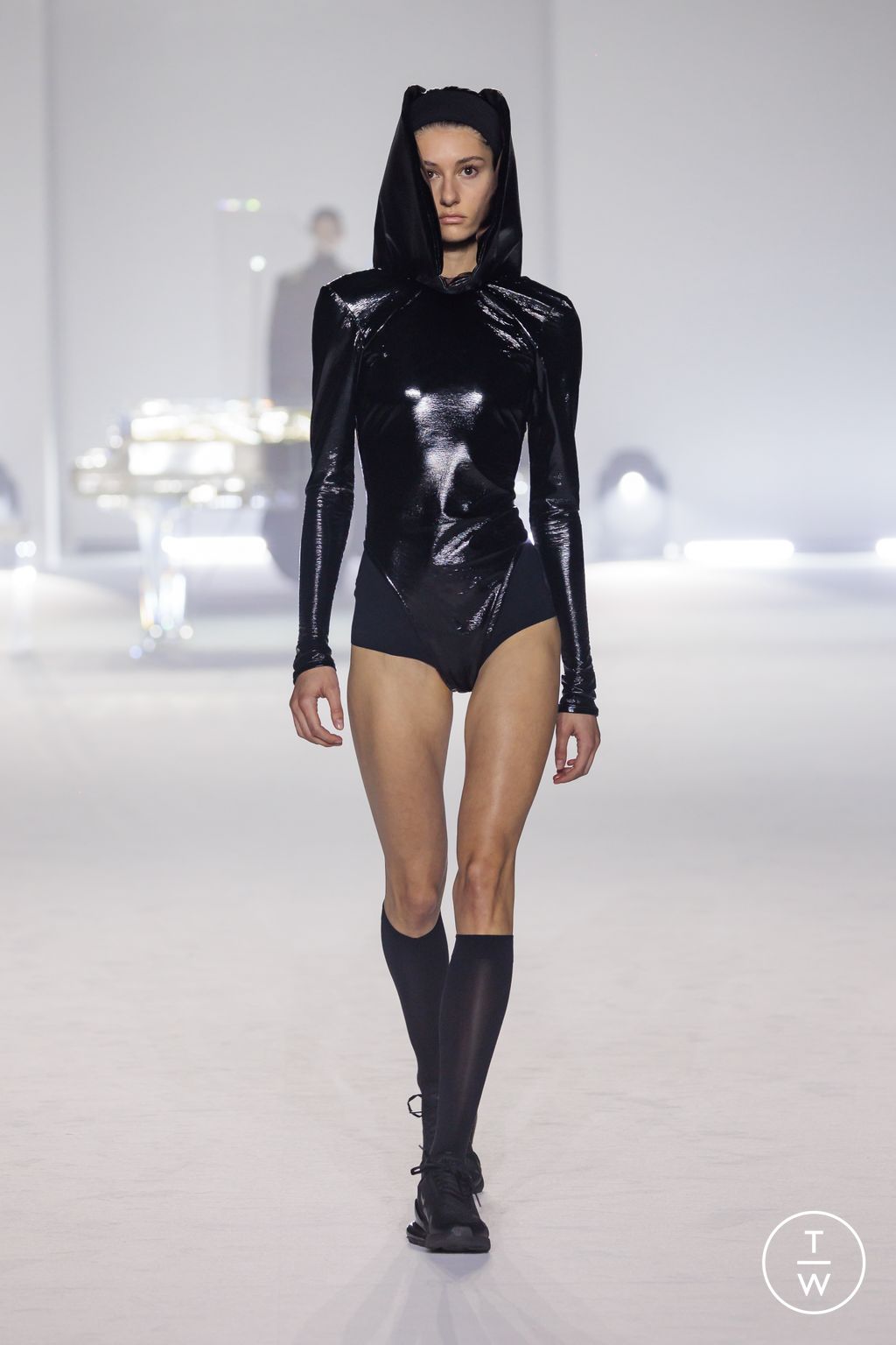 Fashion Week Milan Fall/Winter 2024 look 7 from the Maison Yoshiki Paris collection 女装