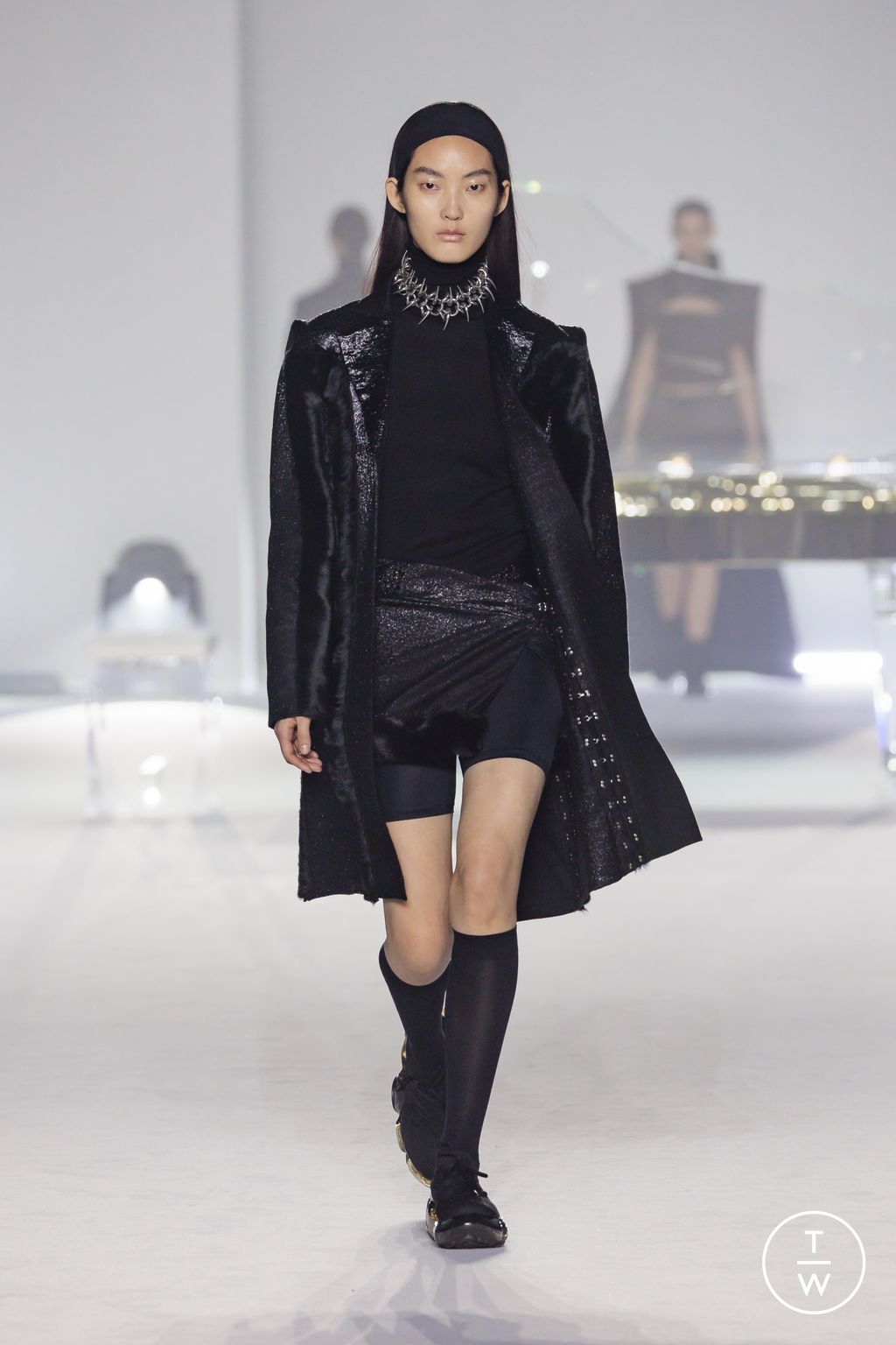 Fashion Week Milan Fall/Winter 2024 look 10 from the Maison Yoshiki Paris collection womenswear