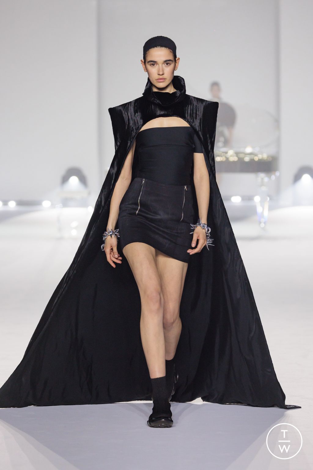 Fashion Week Milan Fall/Winter 2024 look 11 de la collection Maison Yoshiki Paris womenswear