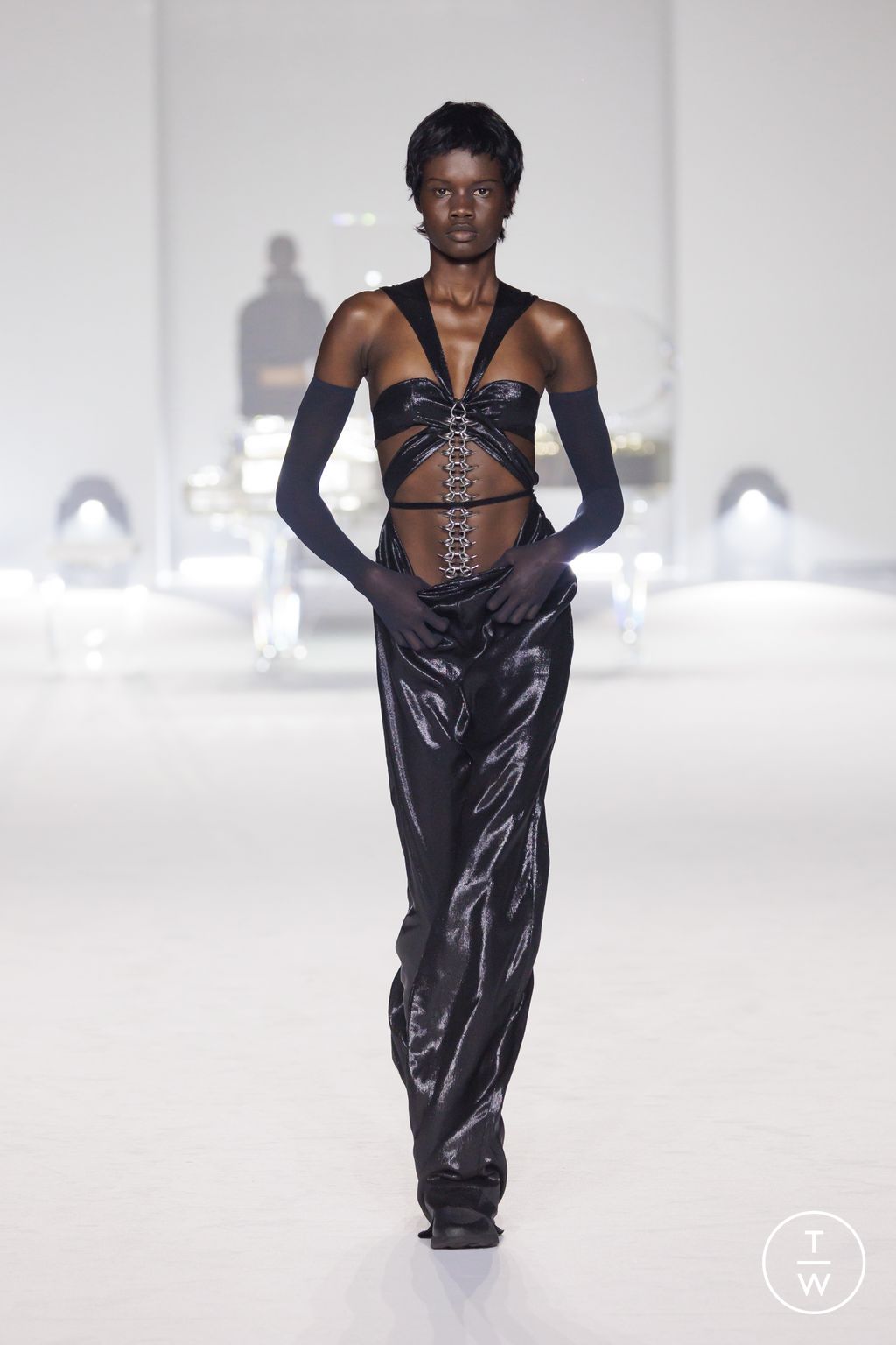 Fashion Week Milan Fall/Winter 2024 look 15 from the Maison Yoshiki Paris collection womenswear