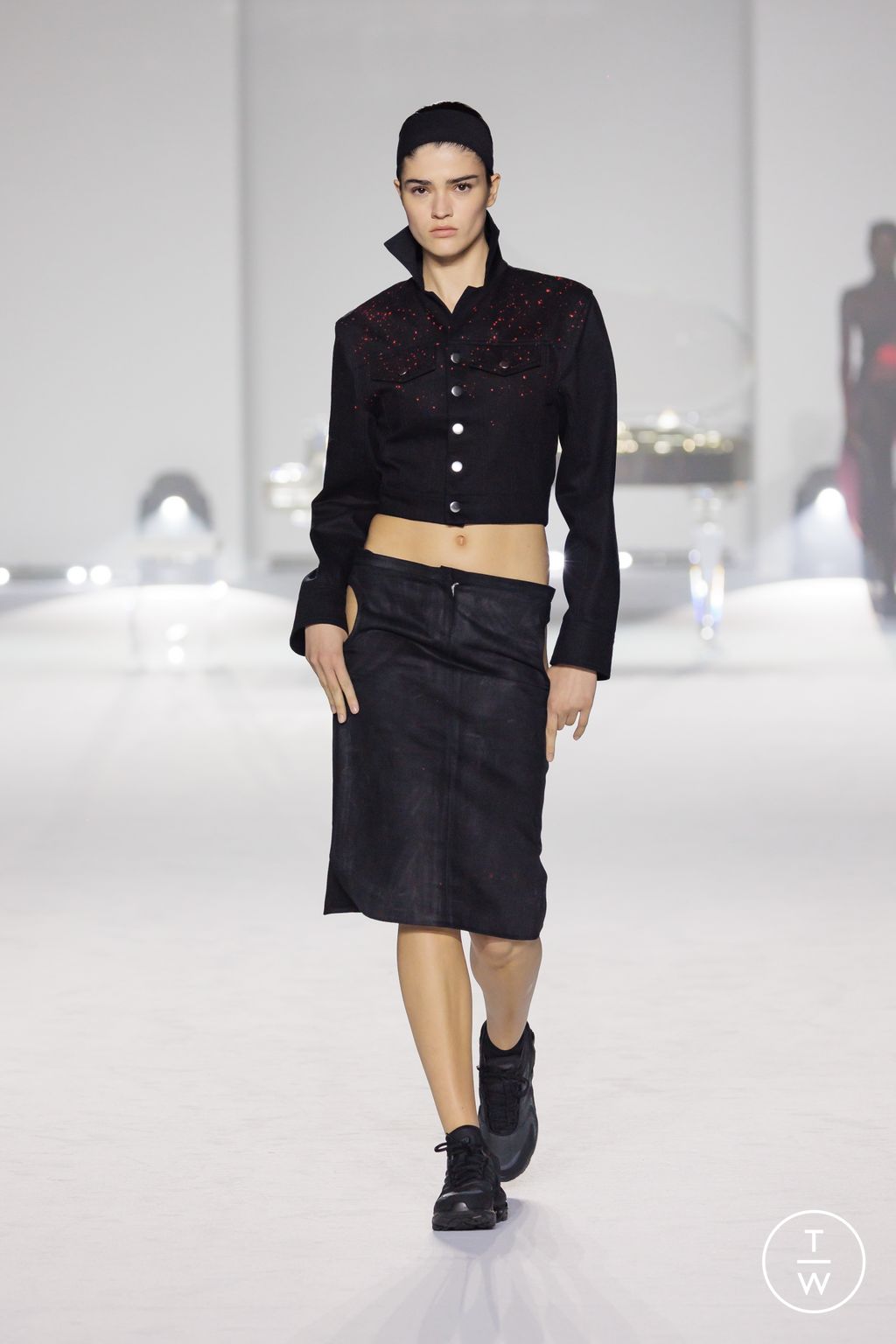 Fashion Week Milan Fall/Winter 2024 look 16 from the Maison Yoshiki Paris collection womenswear