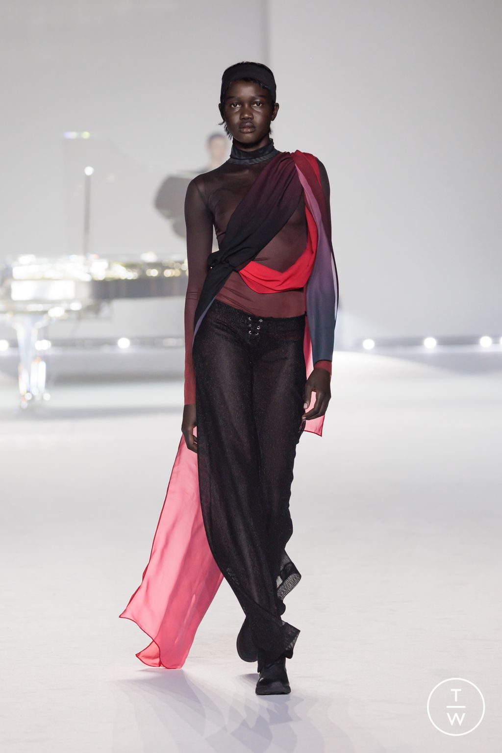 Fashion Week Milan Fall/Winter 2024 look 17 from the Maison Yoshiki Paris collection womenswear