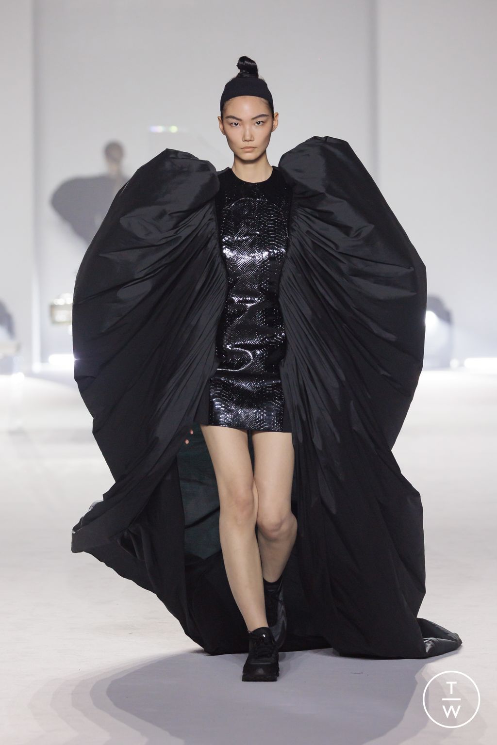 Fashion Week Milan Fall/Winter 2024 look 20 de la collection Maison Yoshiki Paris womenswear