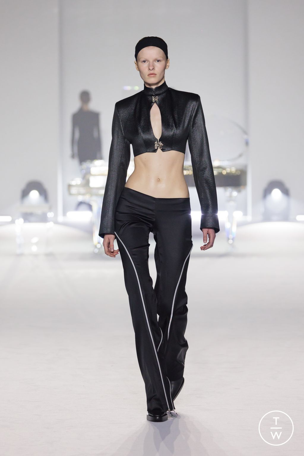 Fashion Week Milan Fall/Winter 2024 look 21 de la collection Maison Yoshiki Paris womenswear