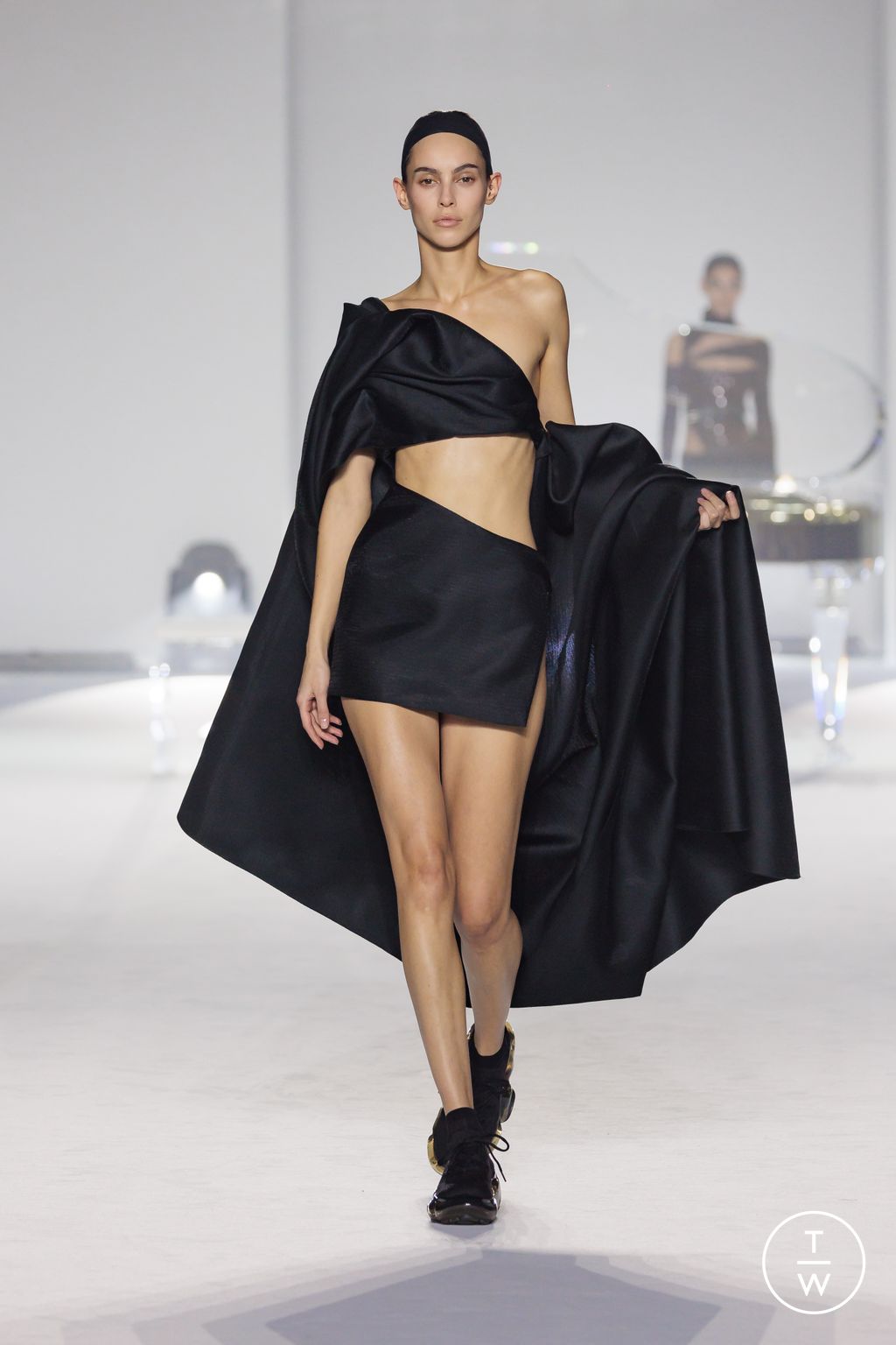 Fashion Week Milan Fall/Winter 2024 look 23 de la collection Maison Yoshiki Paris womenswear