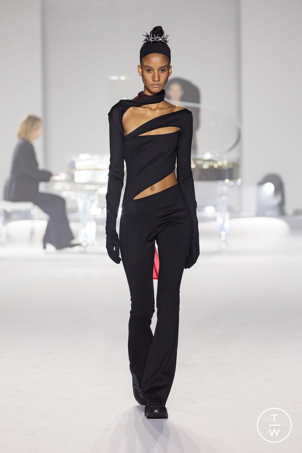 Fashion Week Milan Fall/Winter 2024 look 29 from the Maison Yoshiki Paris collection womenswear