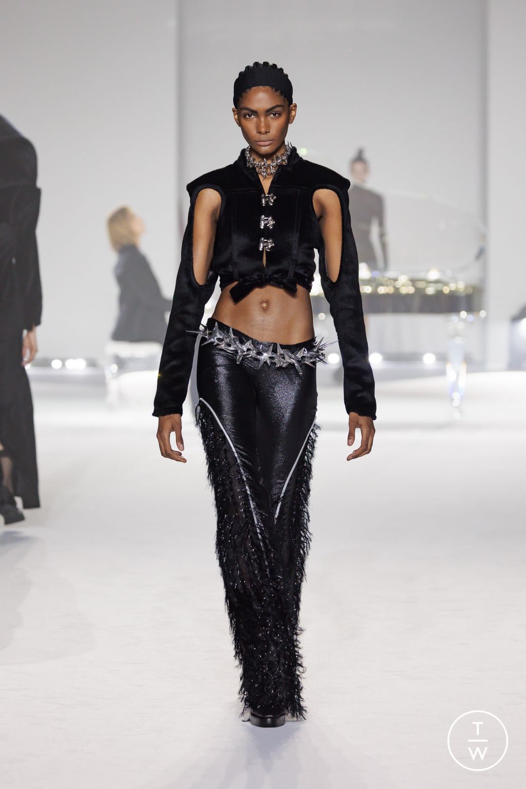 Fashion Week Milan Fall/Winter 2024 look 31 de la collection Maison Yoshiki Paris womenswear