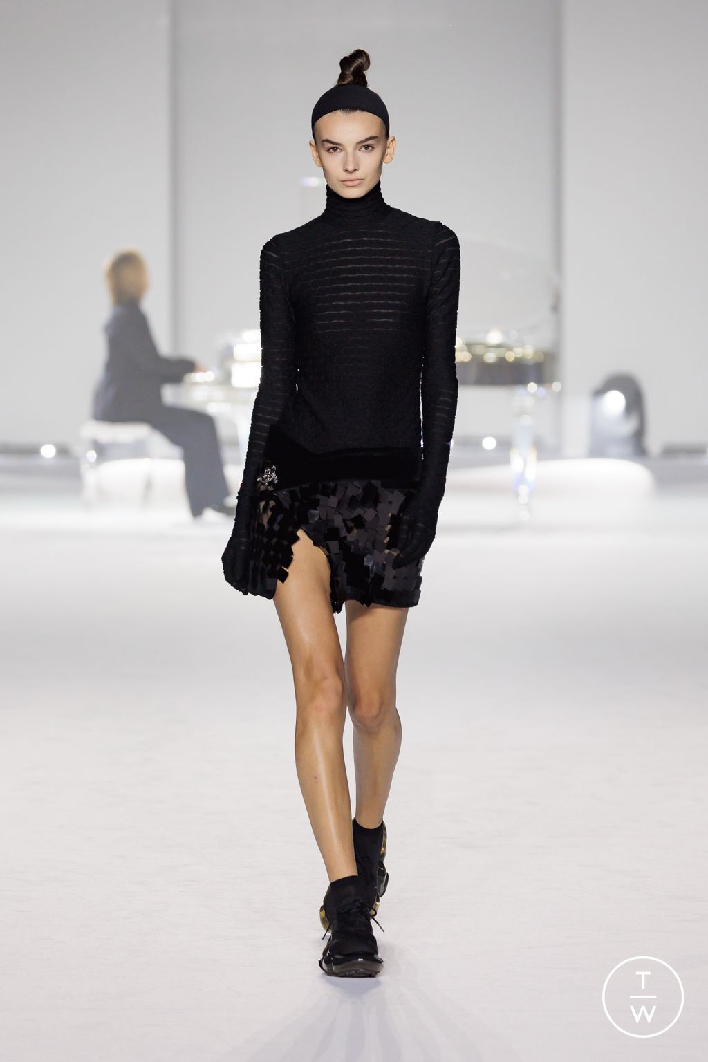 Fashion Week Milan Fall/Winter 2024 look 32 de la collection Maison Yoshiki Paris womenswear