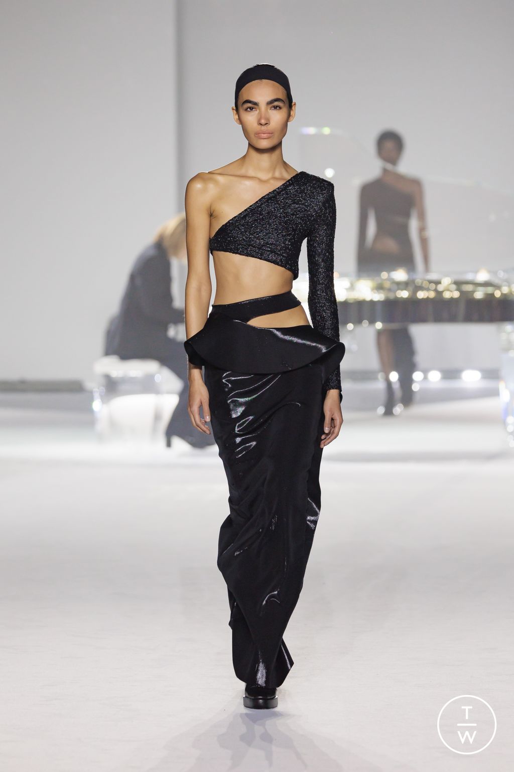 Fashion Week Milan Fall/Winter 2024 look 33 from the Maison Yoshiki Paris collection womenswear