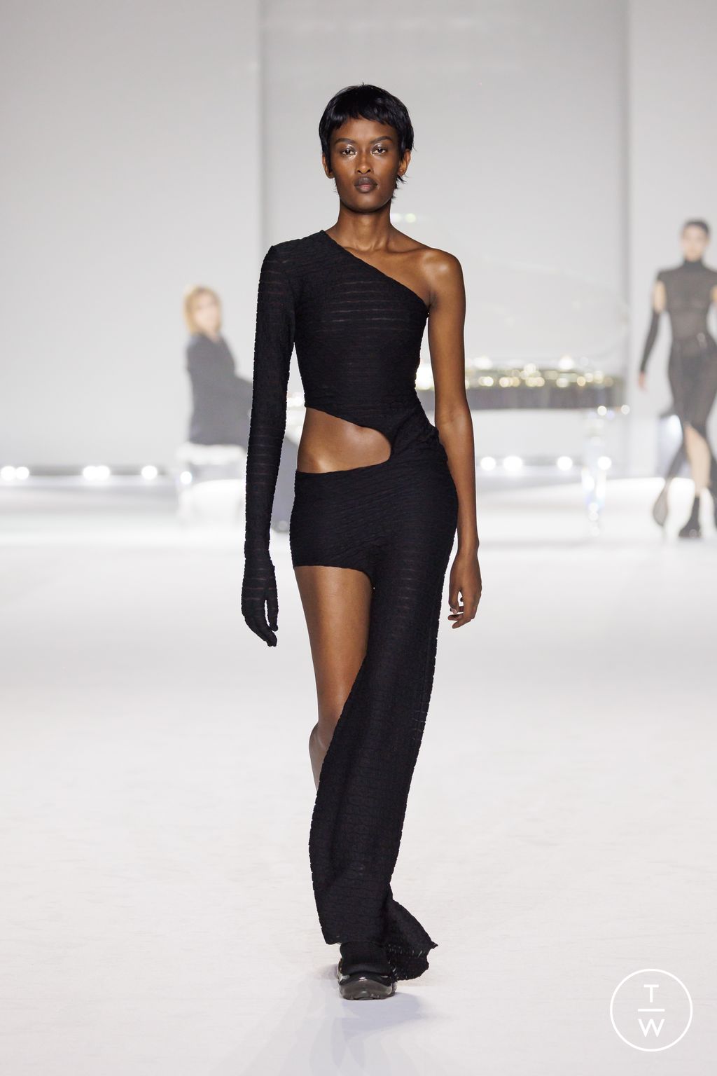 Fashion Week Milan Fall/Winter 2024 look 34 de la collection Maison Yoshiki Paris womenswear